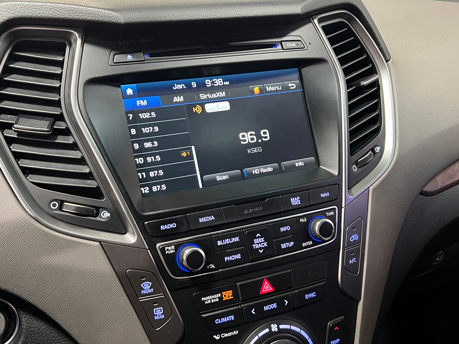 Thumbnail: 2018 Hyundai Santa Fe - 3