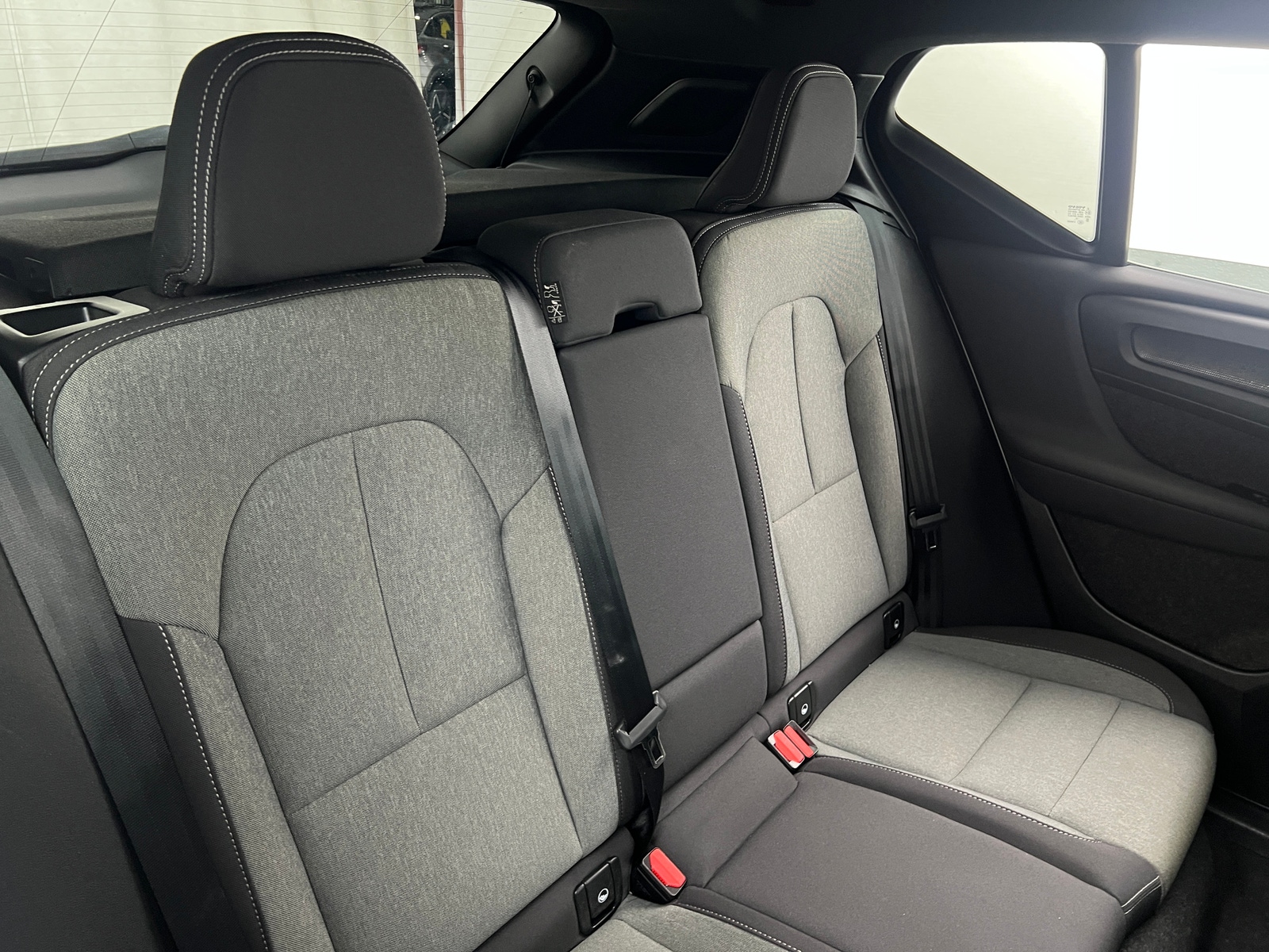 Thumbnail: 2025 Volvo XC40 - 6