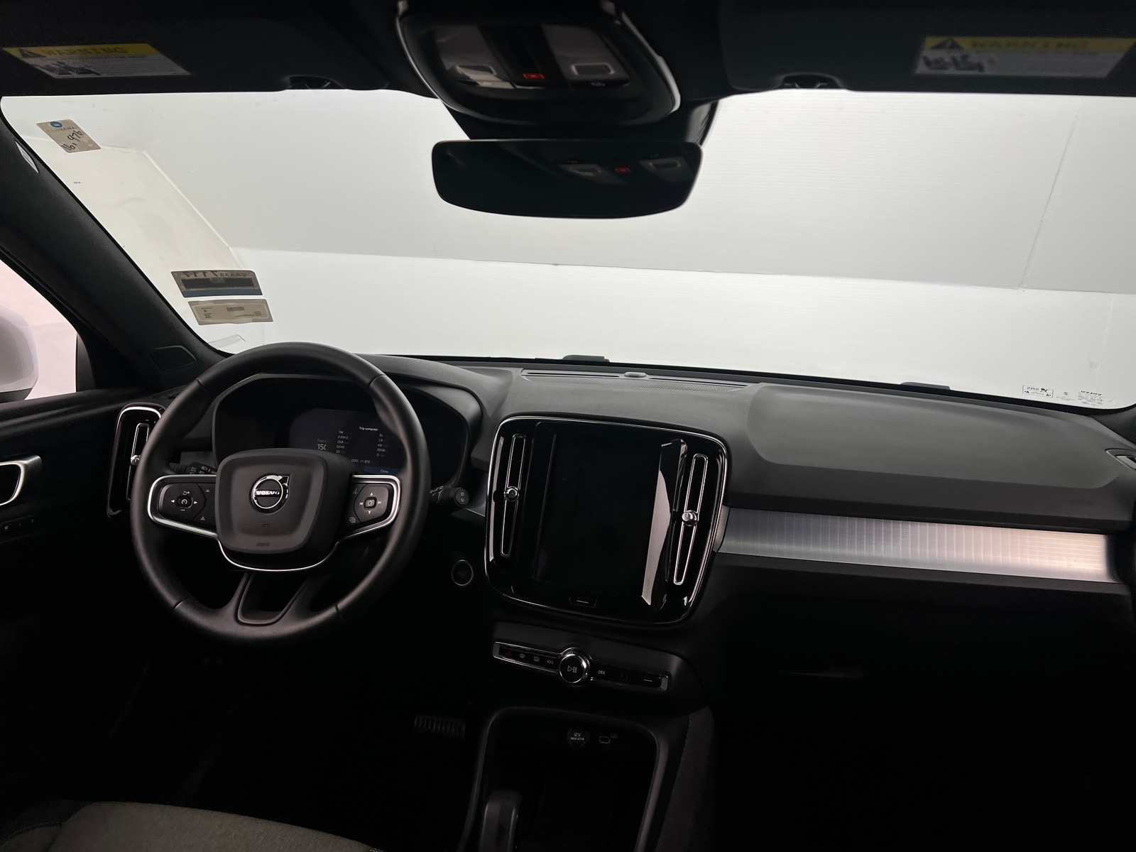 Thumbnail: 2025 Volvo XC40 - 3