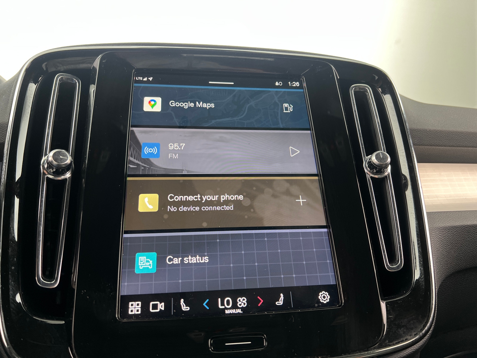 Thumbnail: 2025 Volvo XC40 - 4