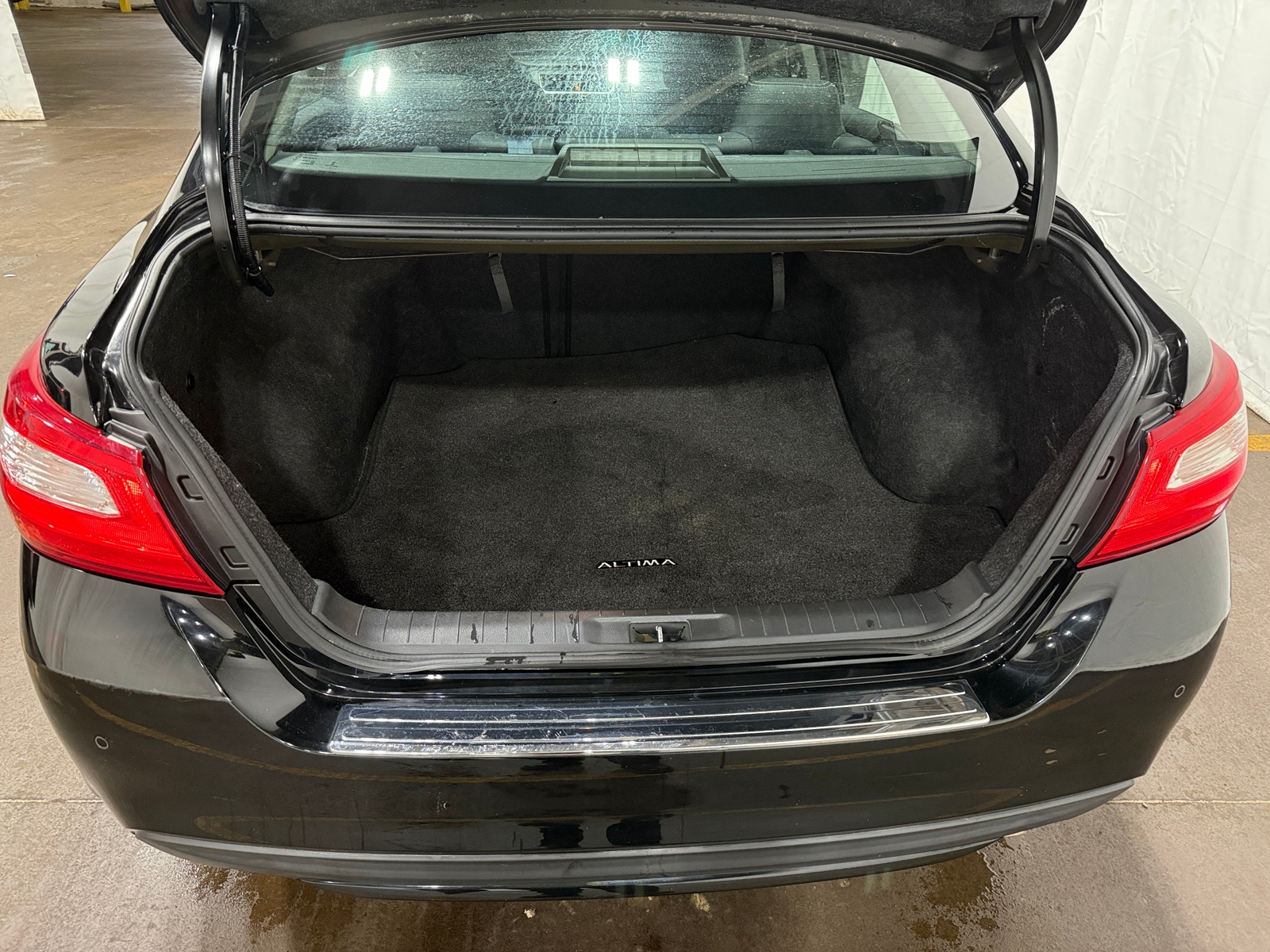 Thumbnail: 2017 Nissan Altima - 6