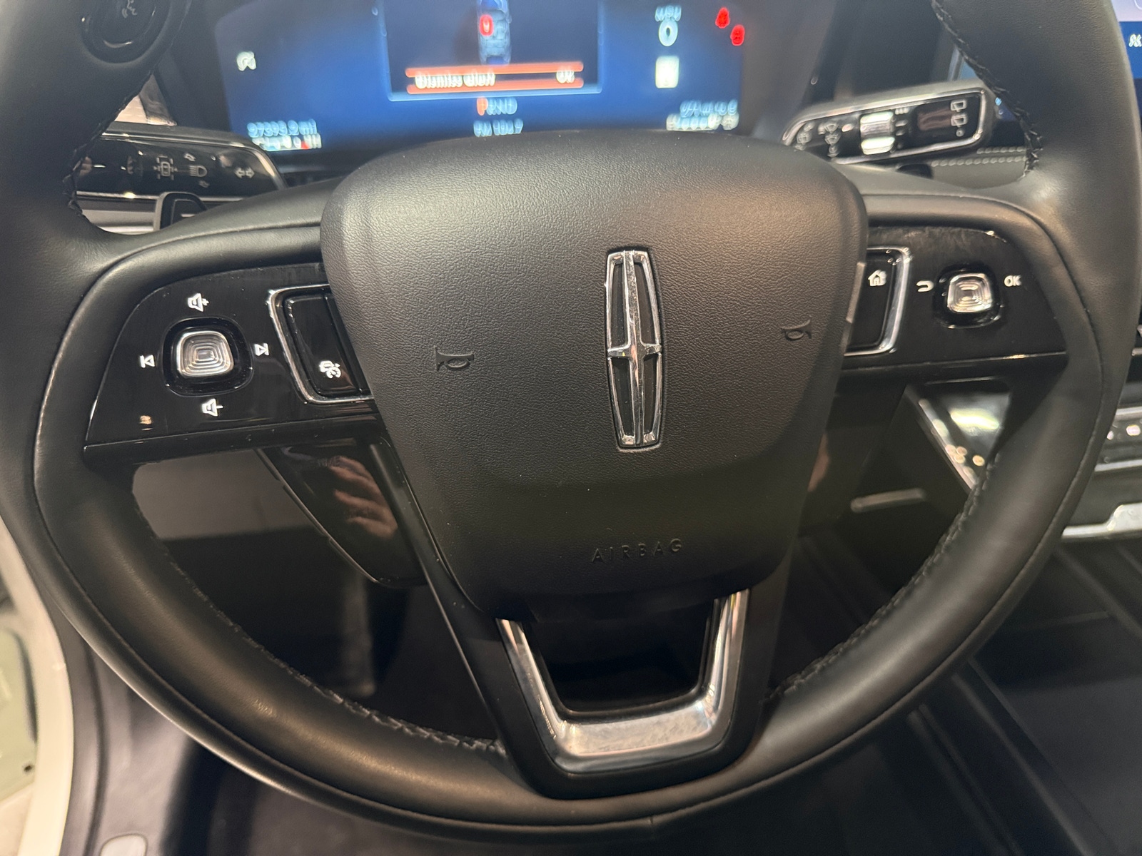 Thumbnail: 2023 Lincoln Corsair - 4