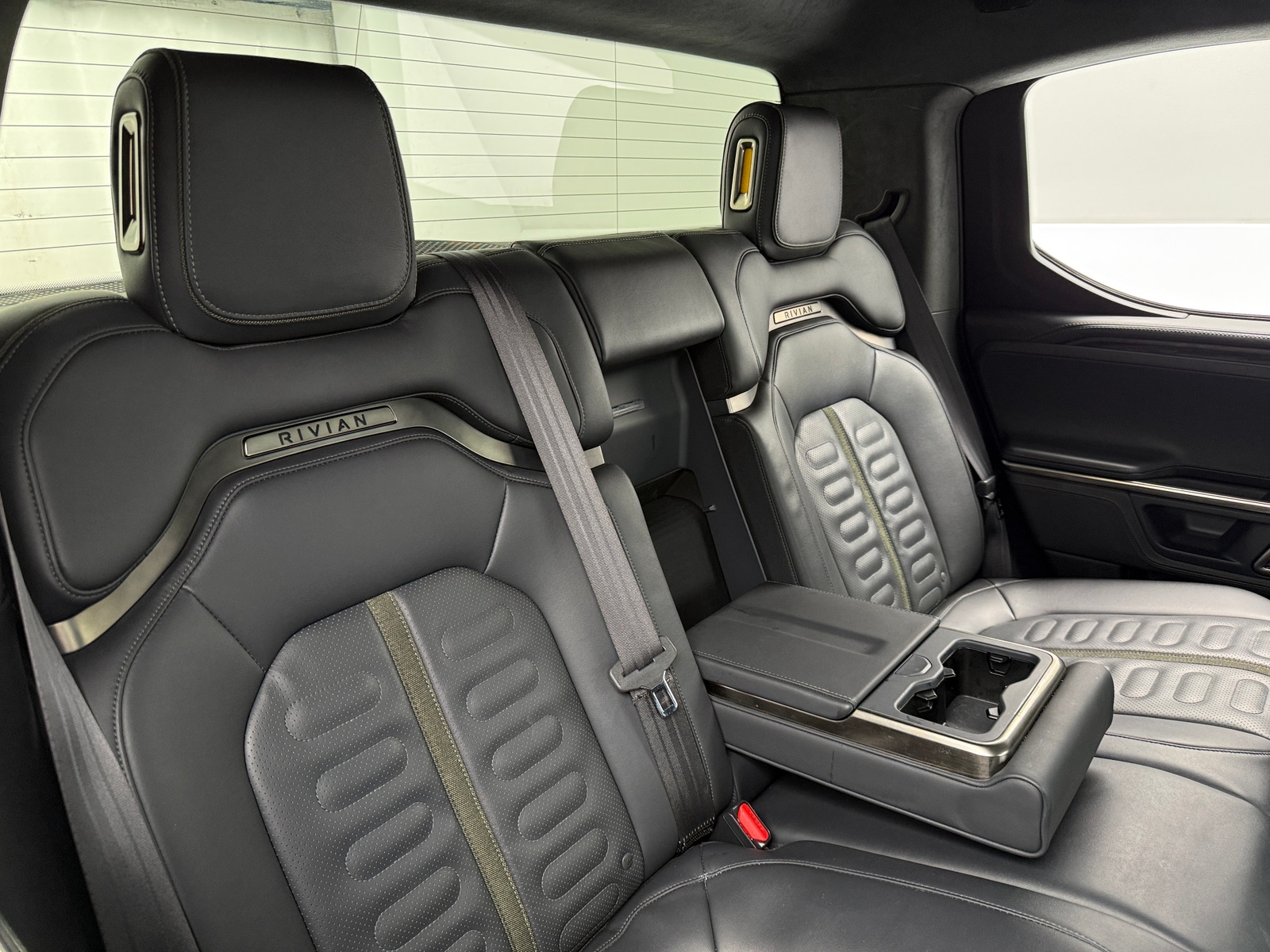 Thumbnail: 2022 Rivian R1T - 5