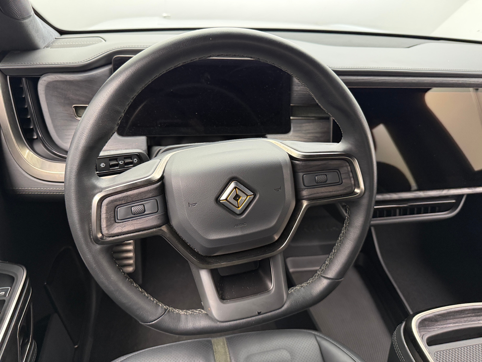 Thumbnail: 2022 Rivian R1T - 4