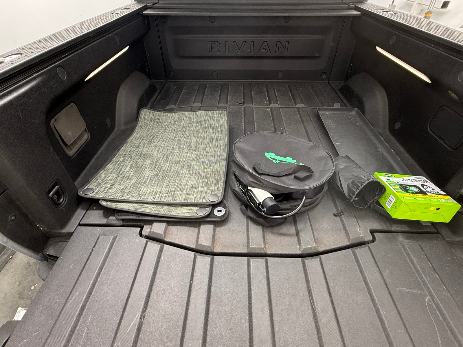 Thumbnail: 2022 Rivian R1T - 6