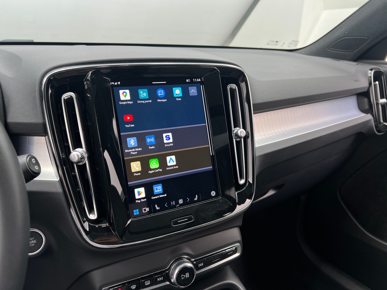 Thumbnail: 2024 Volvo XC40 - 4