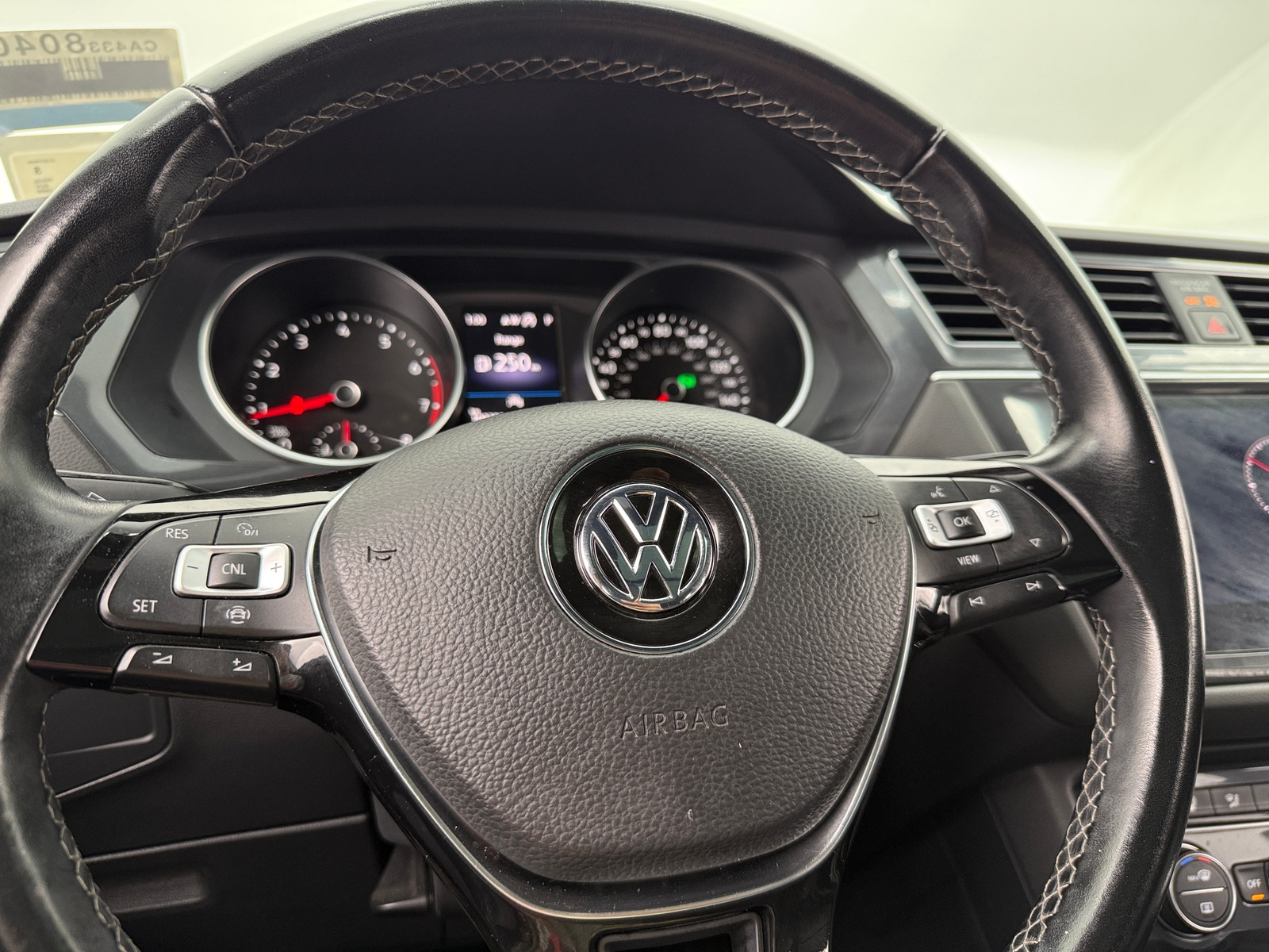 Thumbnail: 2020 Volkswagen Tiguan - 4