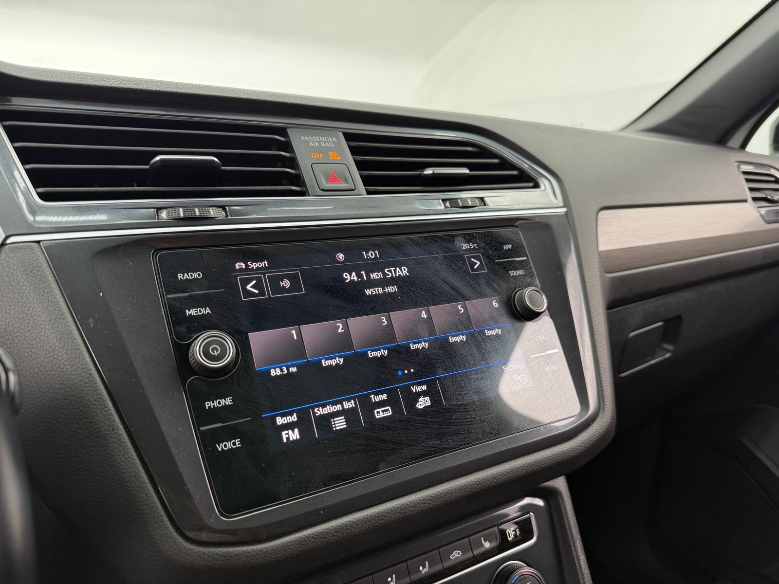 Thumbnail: 2020 Volkswagen Tiguan - 3