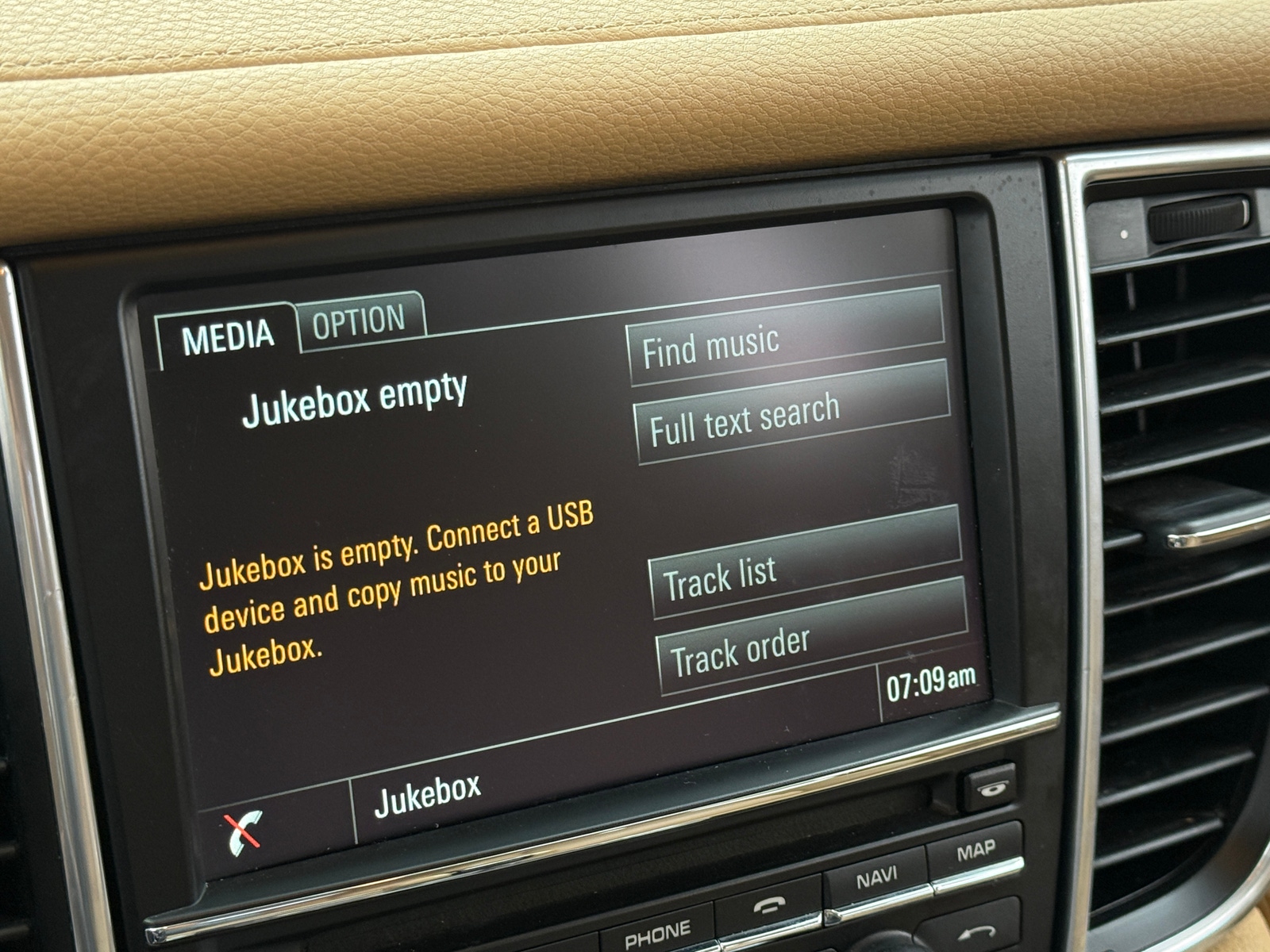 Thumbnail: 2013 Porsche Panamera - 3