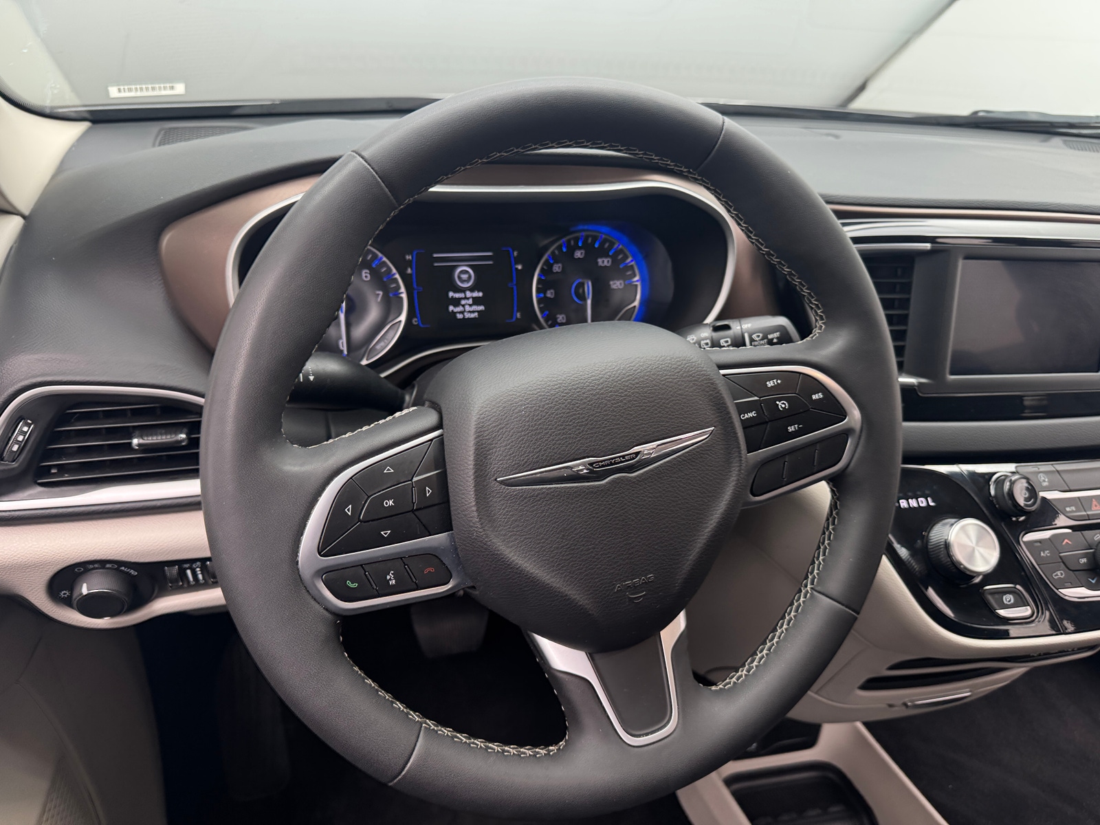 Thumbnail: 2024 Chrysler Voyager - 5