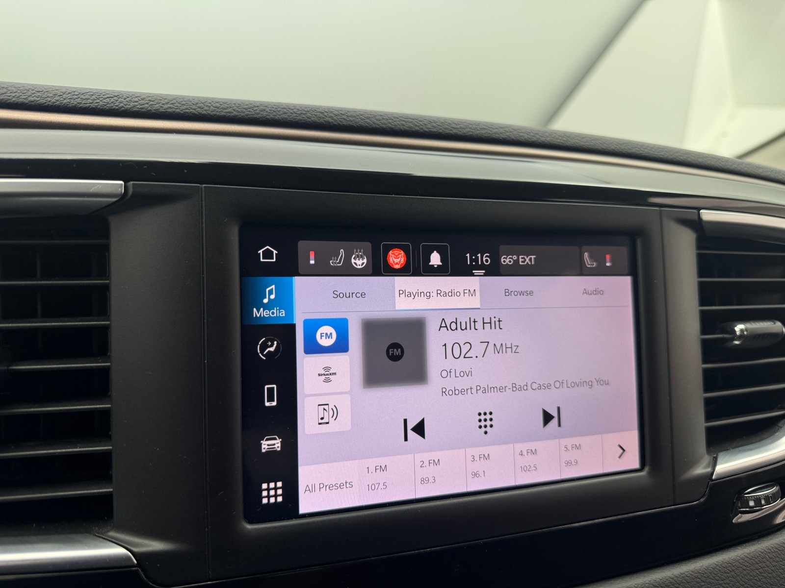 Thumbnail: 2024 Chrysler Voyager - 4