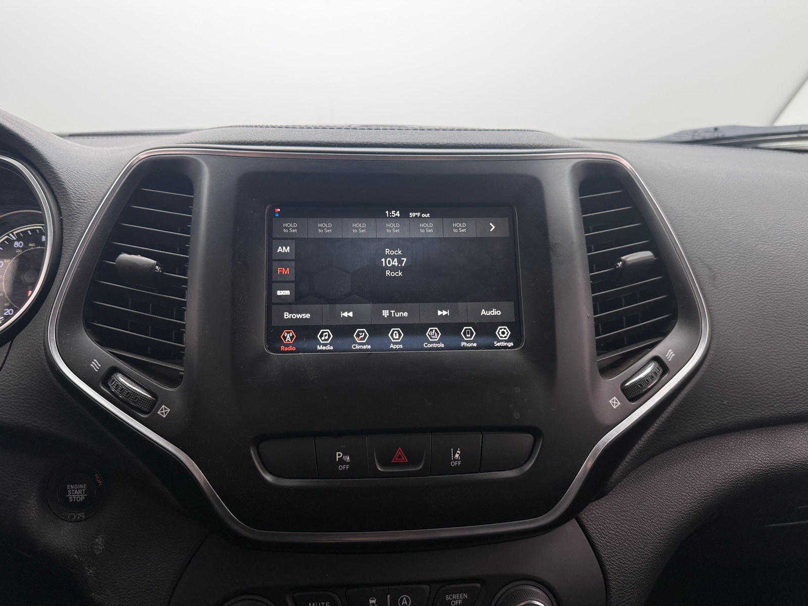 Thumbnail: 2020 Jeep Cherokee - 3