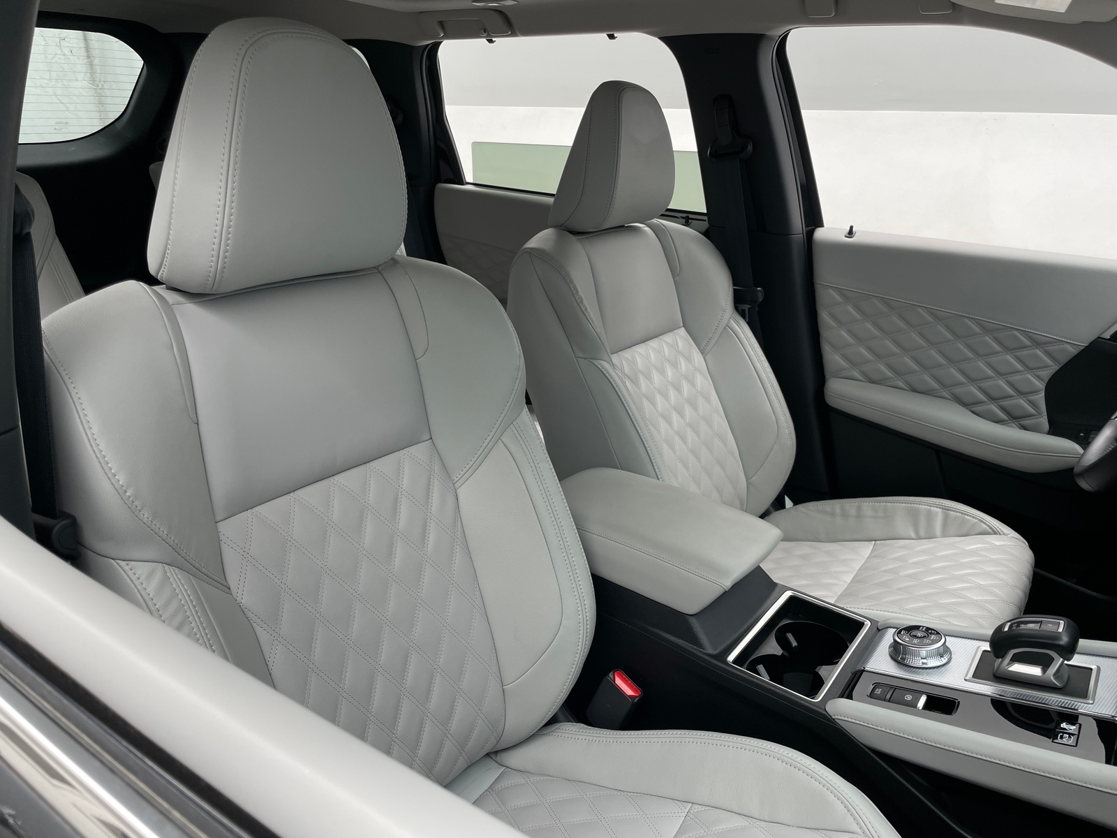 Thumbnail: 2024 Mitsubishi Outlander - 2