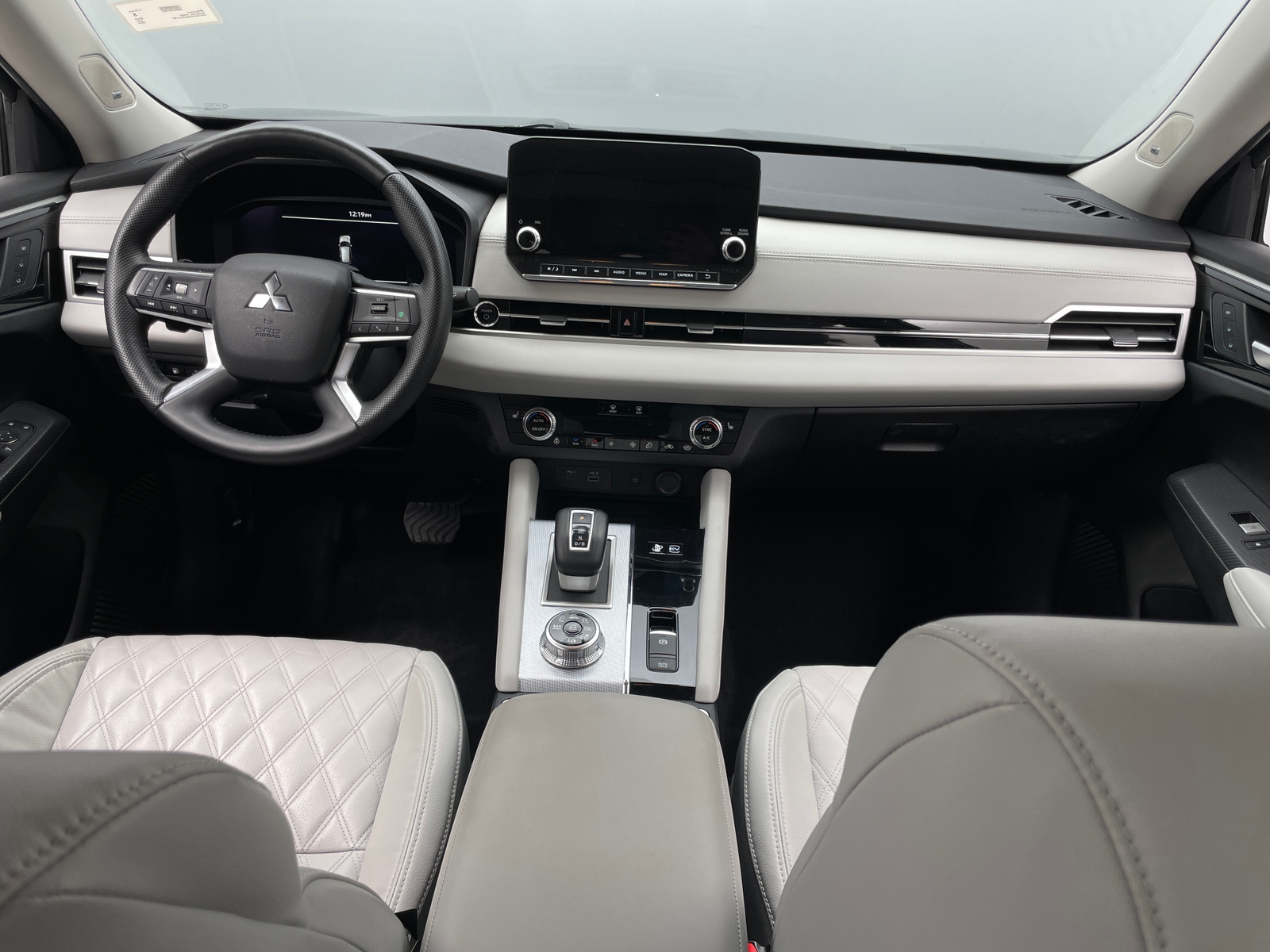 Thumbnail: 2024 Mitsubishi Outlander - 3