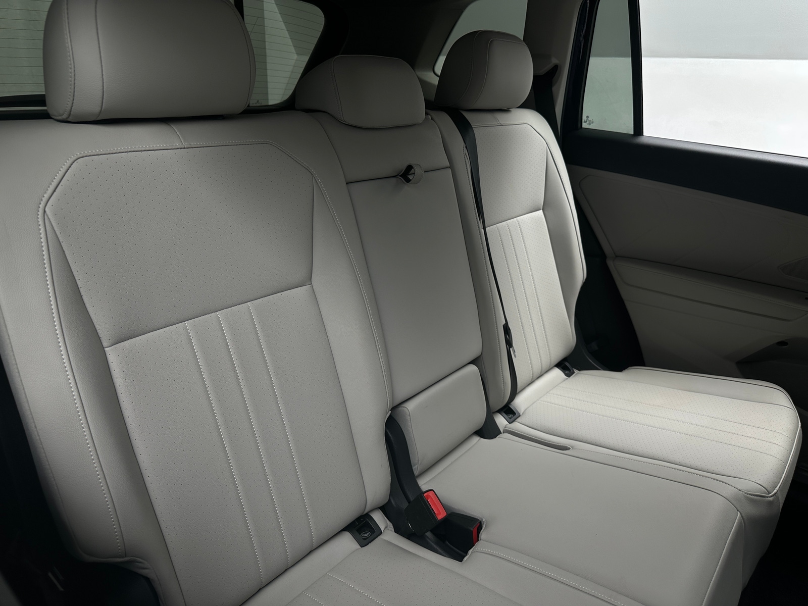 Thumbnail: 2023 Volkswagen Tiguan - 5