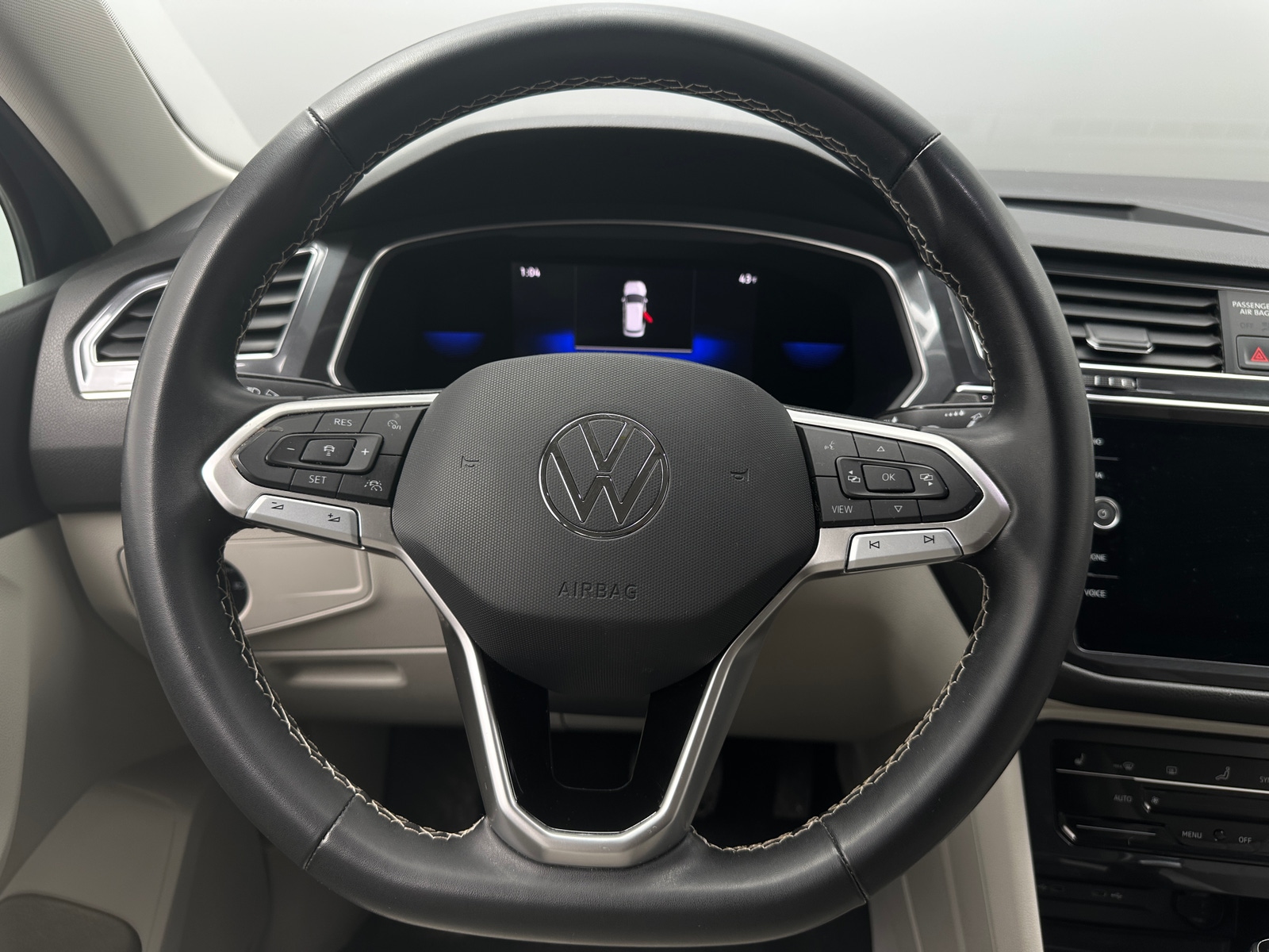 Thumbnail: 2023 Volkswagen Tiguan - 4