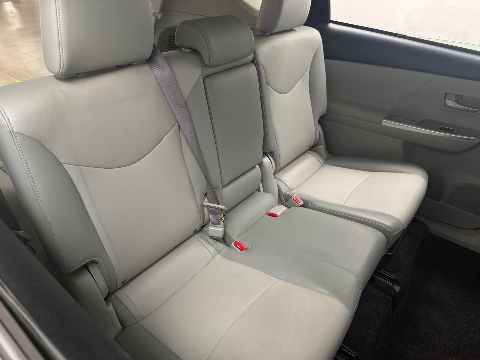 Thumbnail: 2014 Toyota Prius v - 6