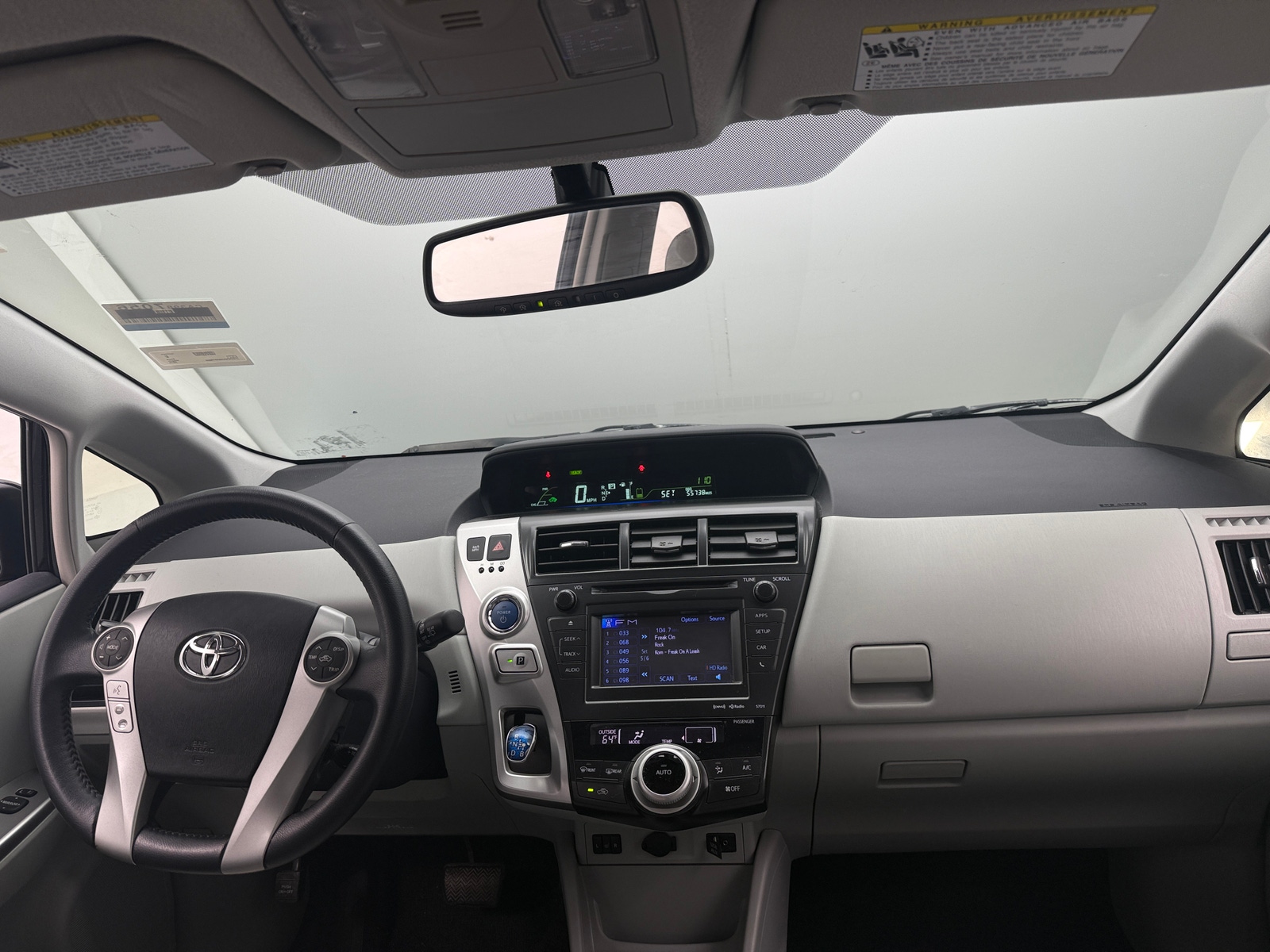 Thumbnail: 2014 Toyota Prius v - 3