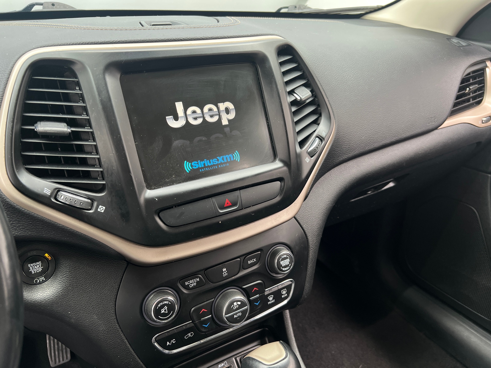 Thumbnail: 2017 Jeep Cherokee - 3