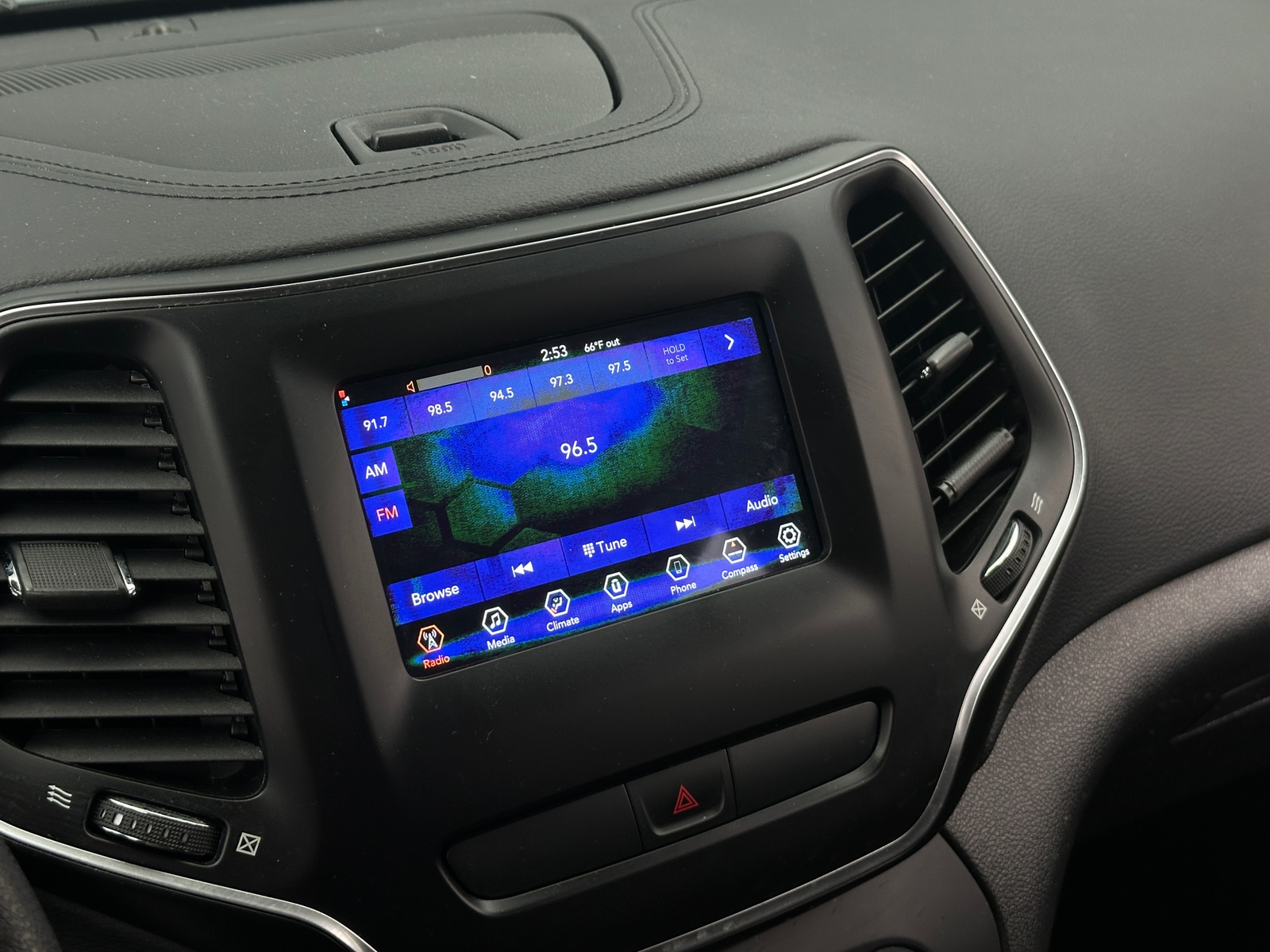 Thumbnail: 2019 Jeep Cherokee - 4