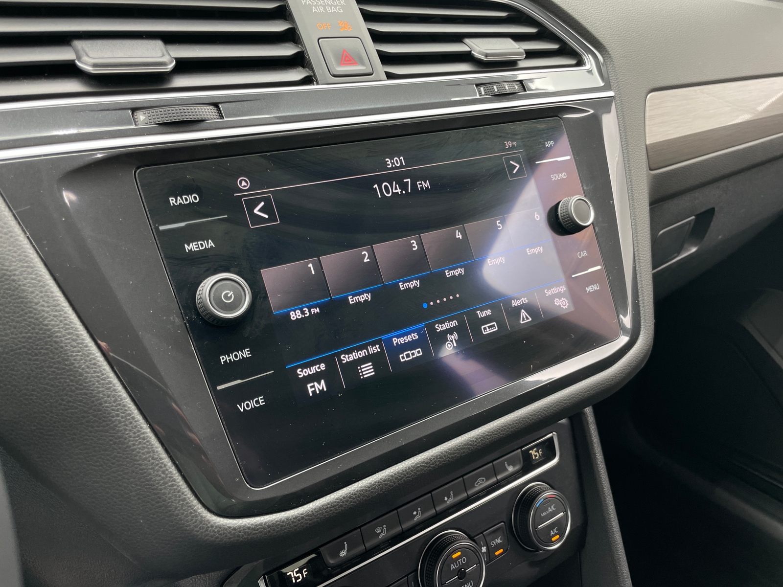 Thumbnail: 2021 Volkswagen Tiguan - 3