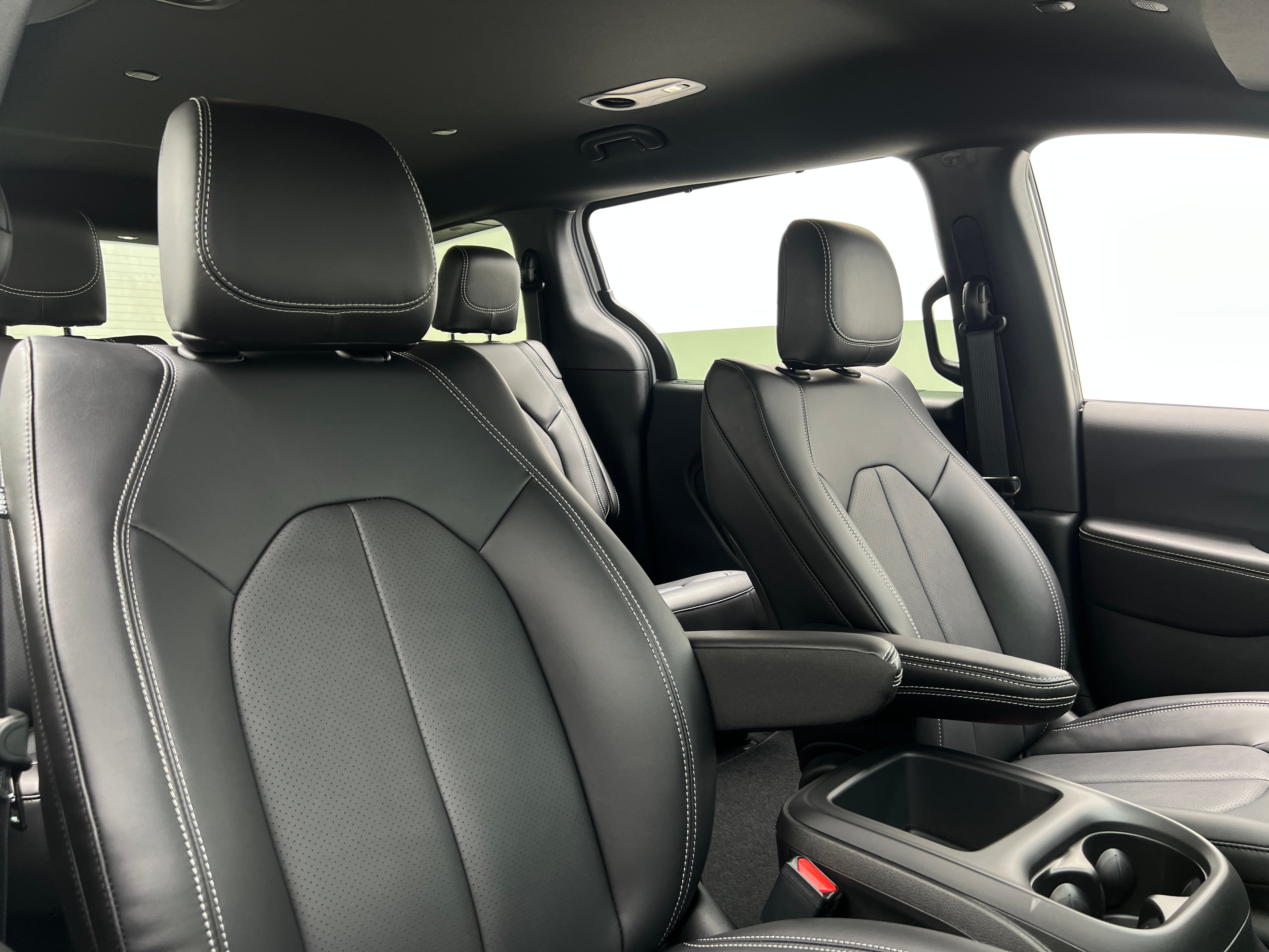 2026 Chrysler Voyager LX's photo