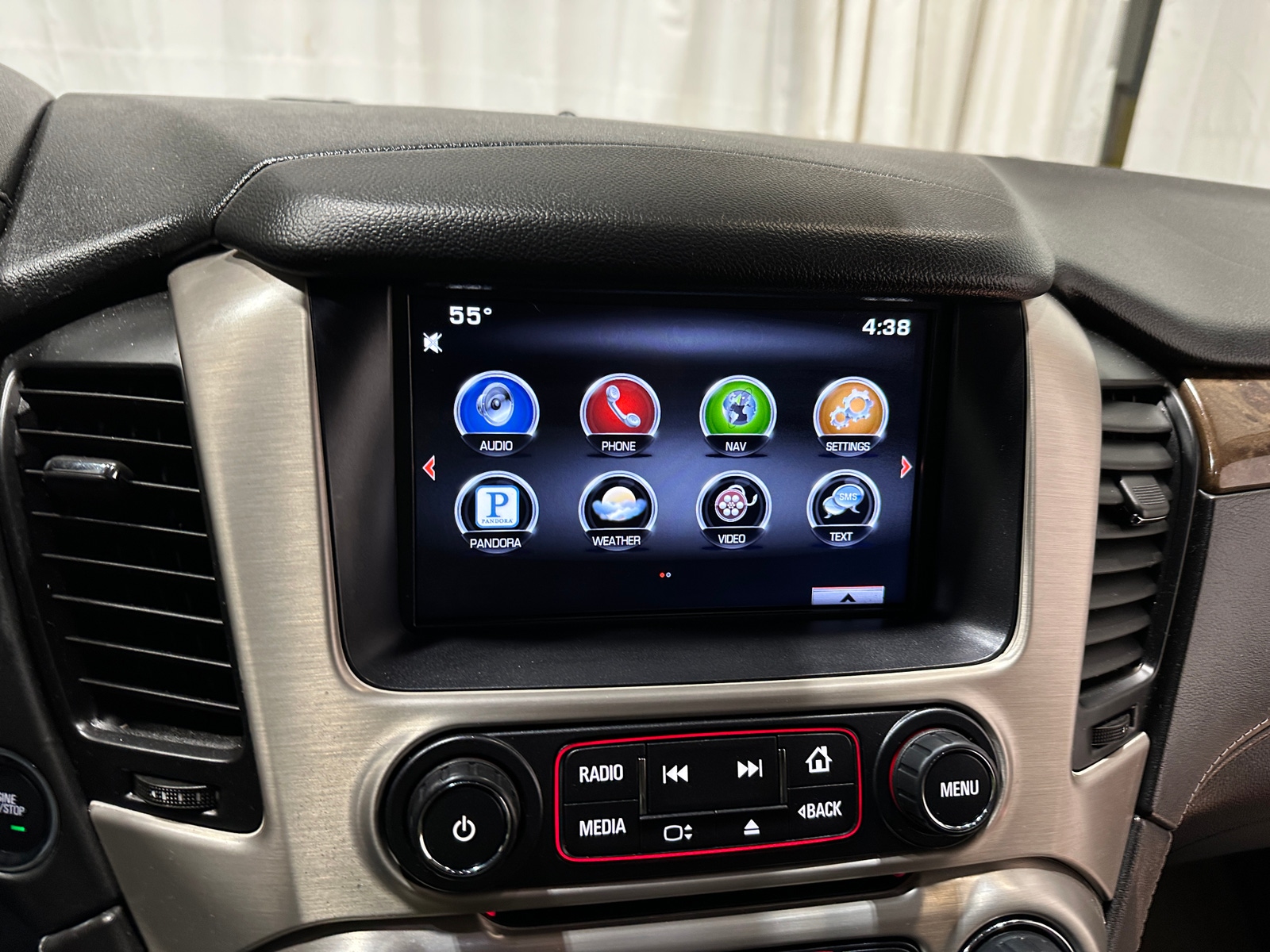 Thumbnail: 2015 GMC Yukon - 3