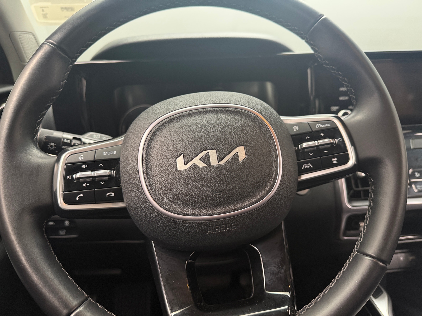 Thumbnail: 2022 Kia Sorento - 4