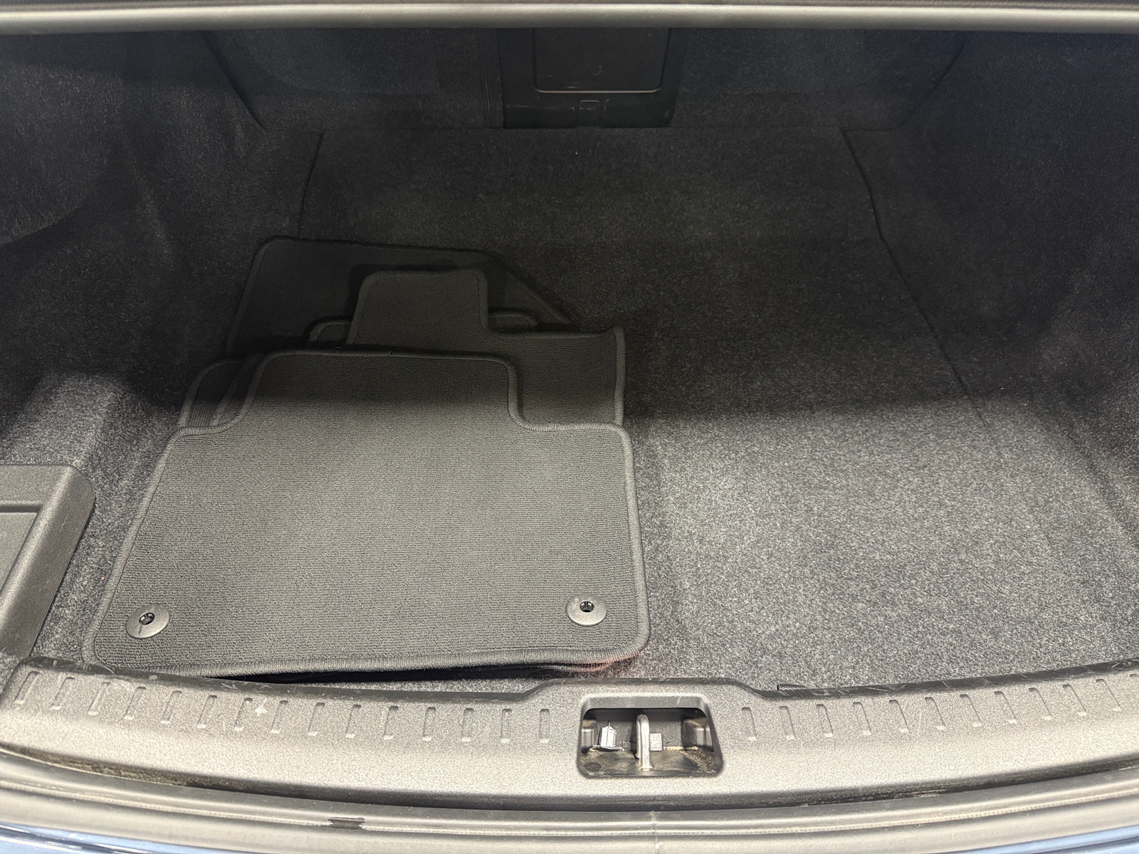 Thumbnail: 2024 Volvo S60 - 7