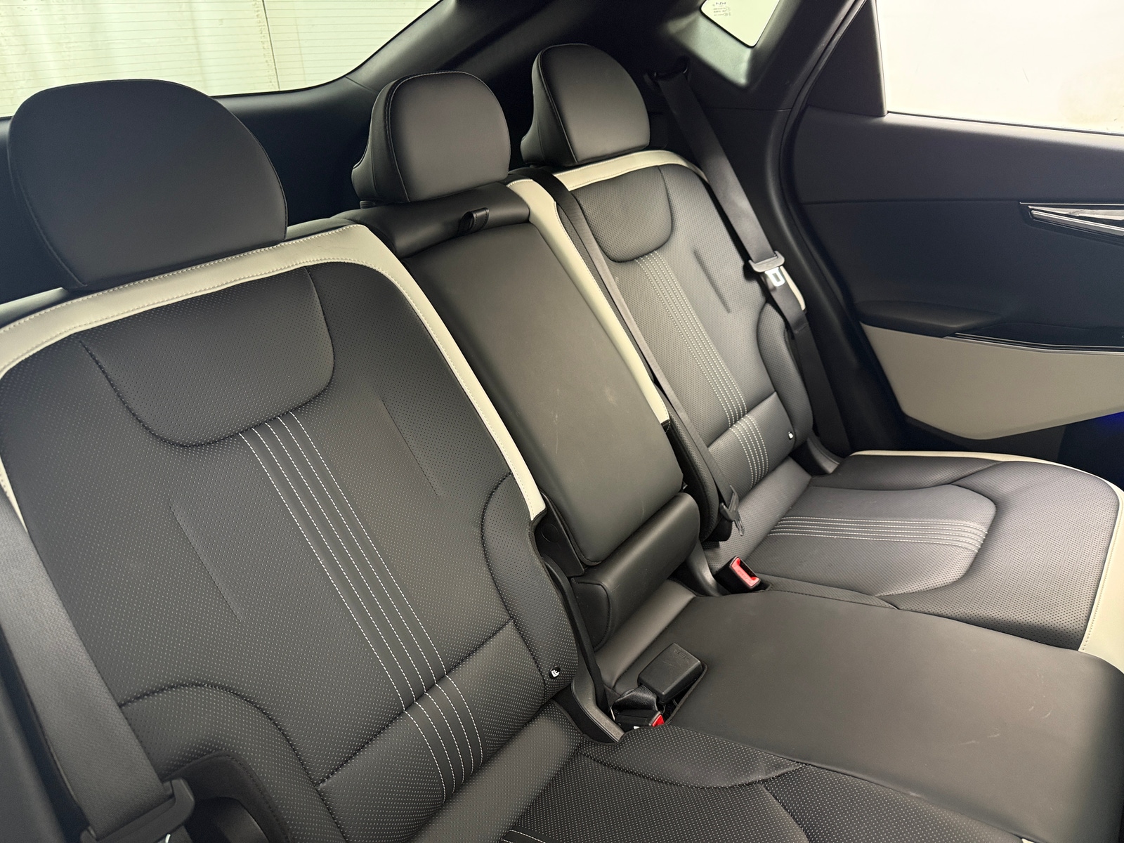 Thumbnail: 2022 Kia EV6 - 5