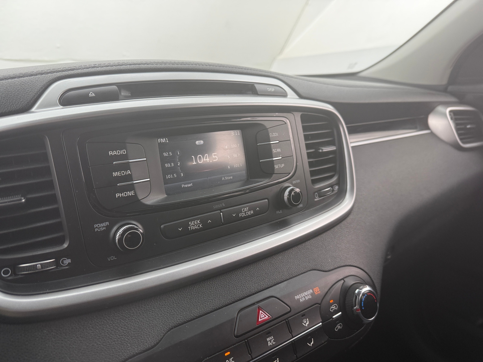 Thumbnail: 2016 Kia Sorento - 4