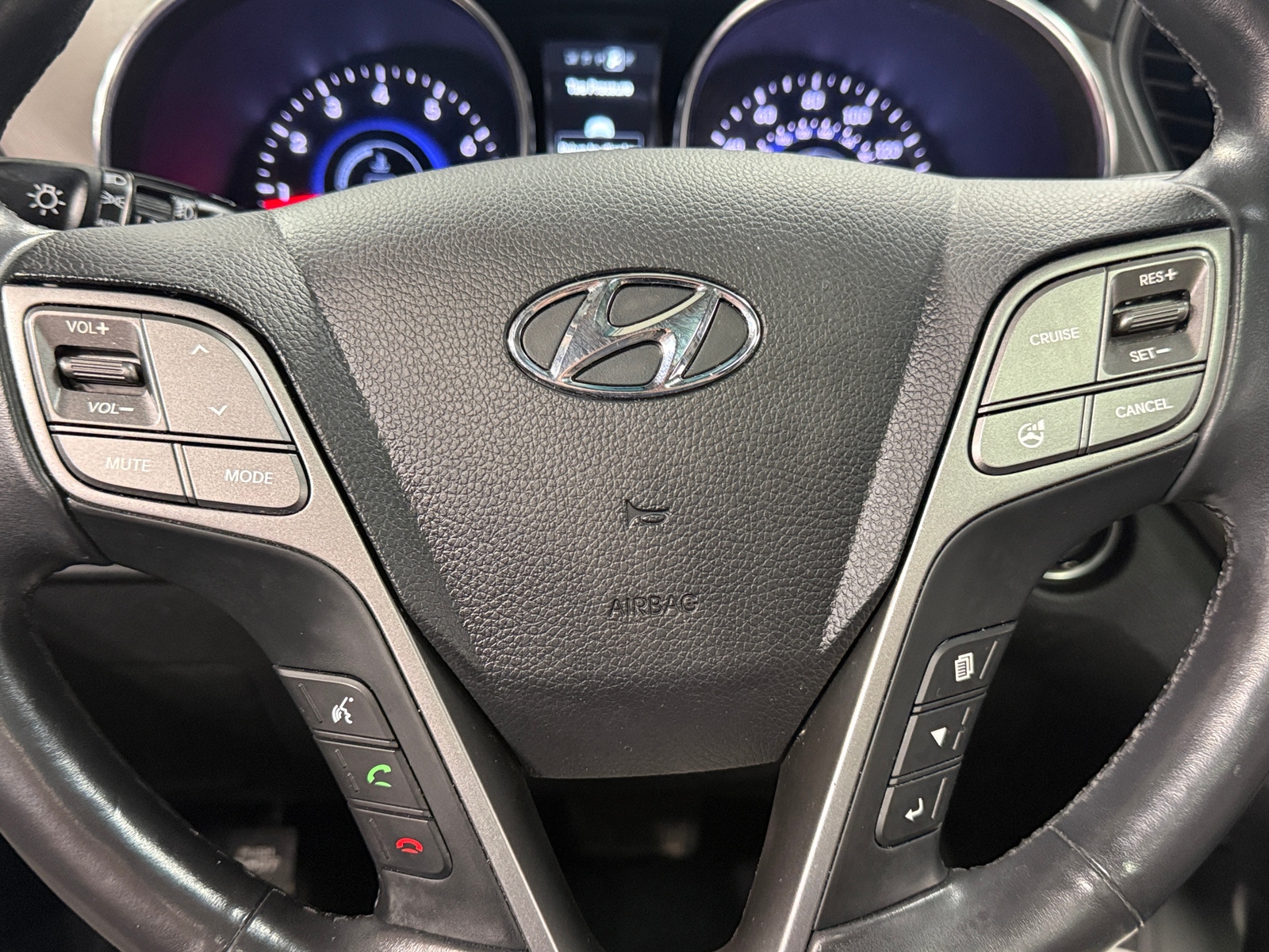 Thumbnail: 2015 Hyundai Santa Fe - 4