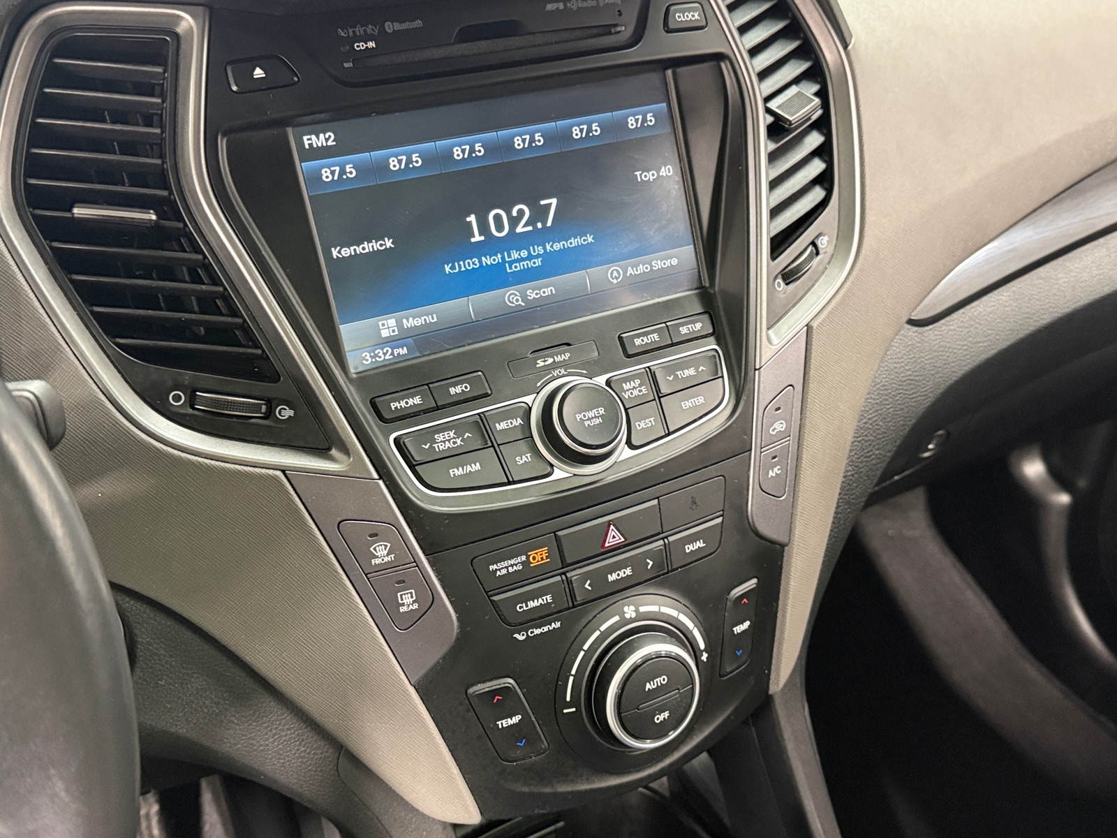 Thumbnail: 2015 Hyundai Santa Fe - 3