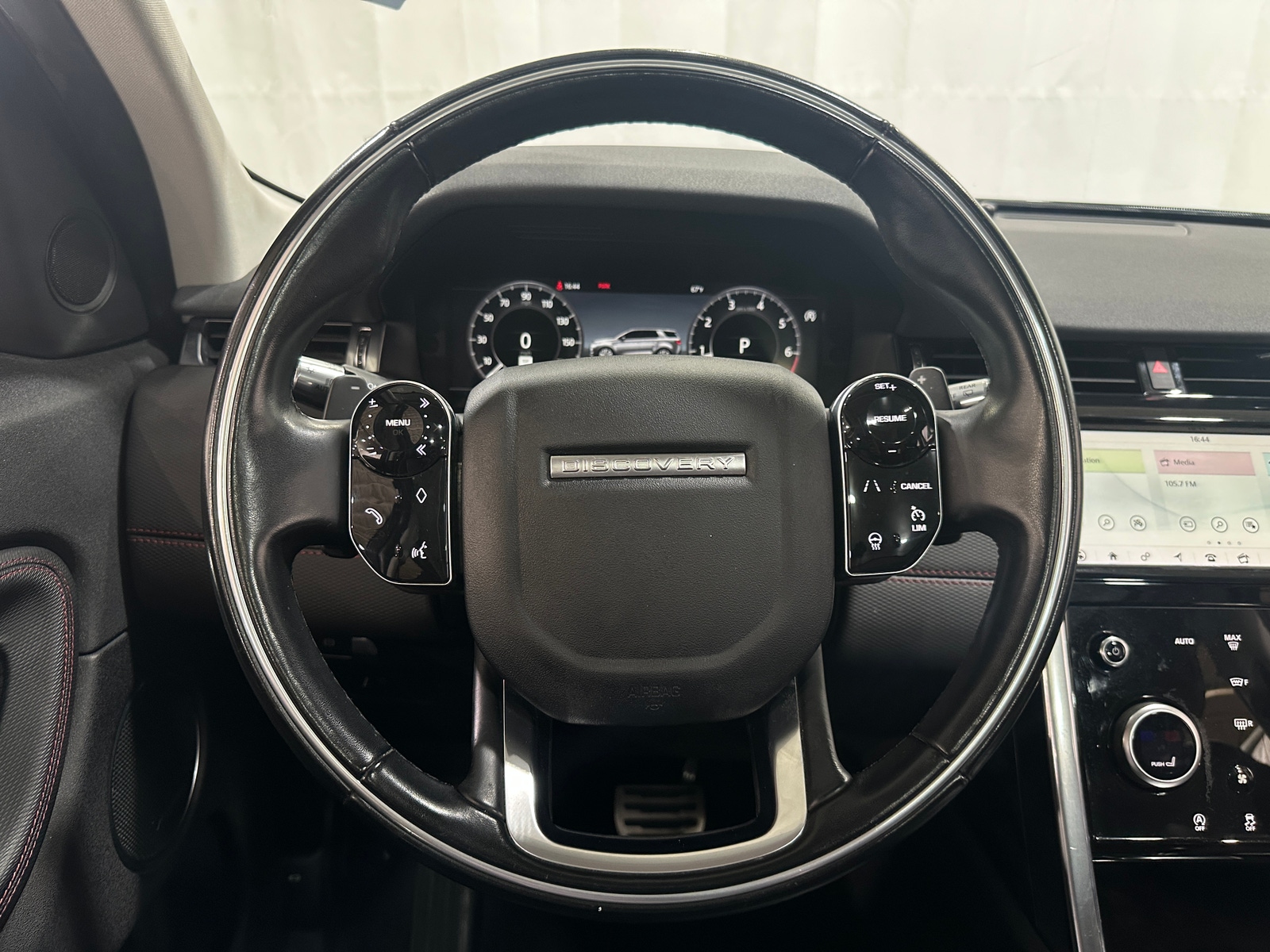 Thumbnail: 2020 Land Rover Discovery Sport - 4