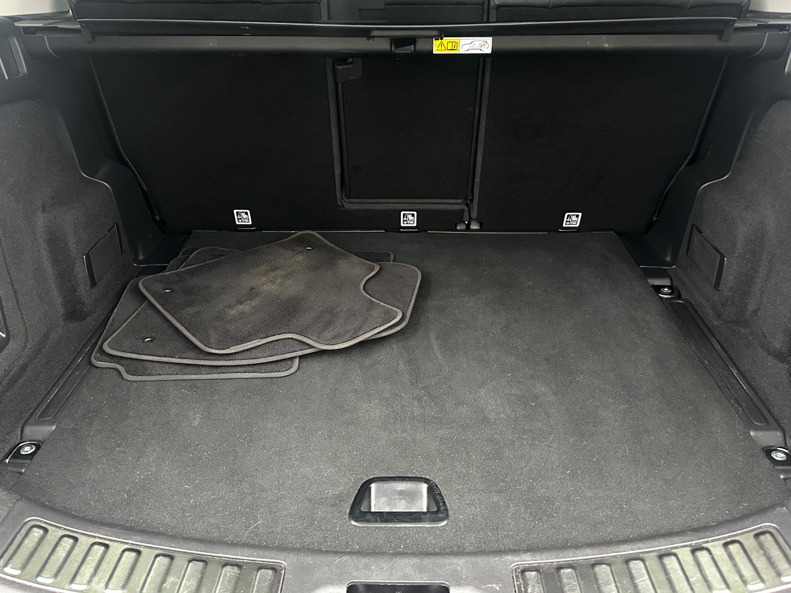 Thumbnail: 2020 Land Rover Discovery Sport - 6