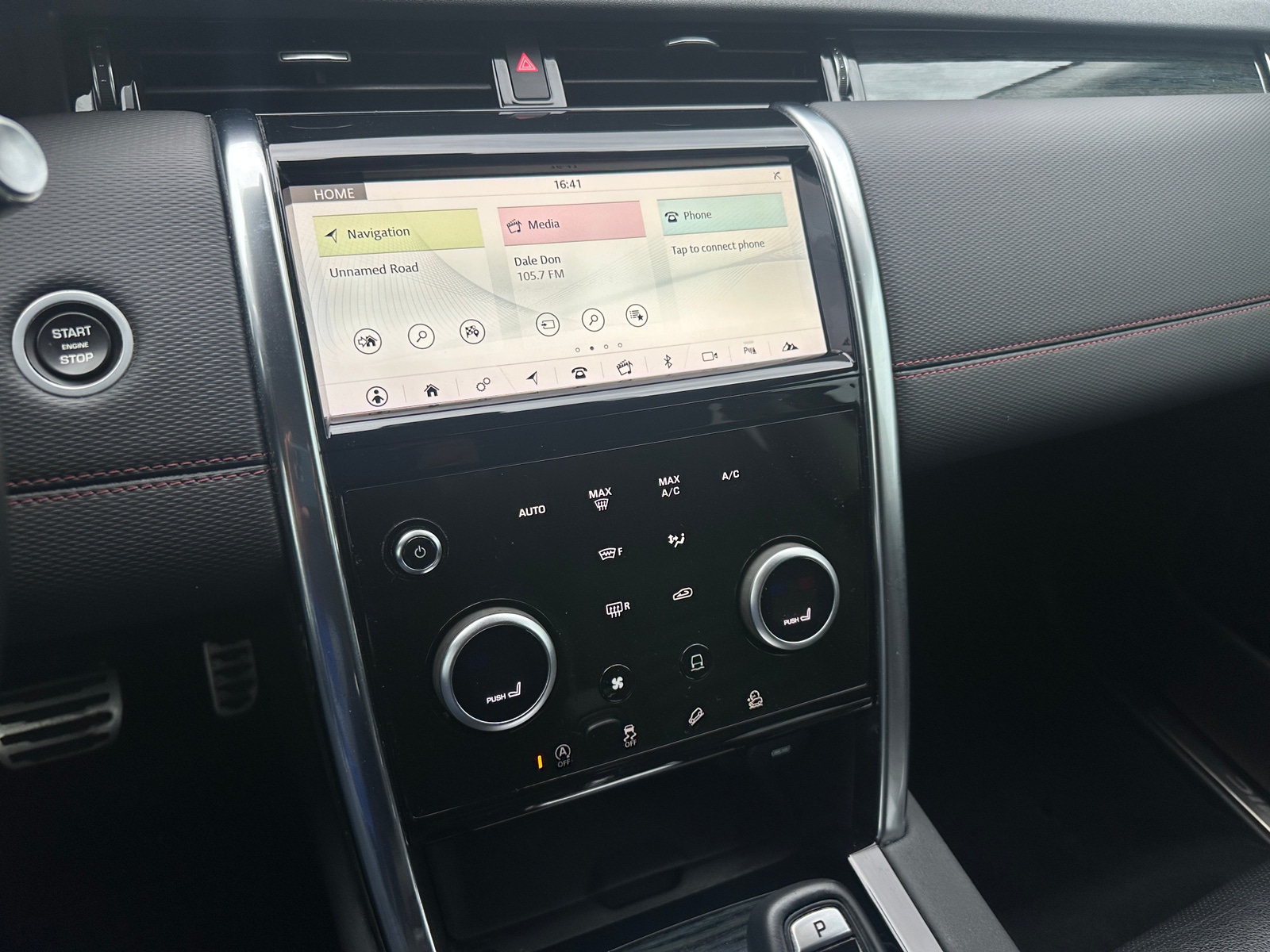 Thumbnail: 2020 Land Rover Discovery Sport - 3