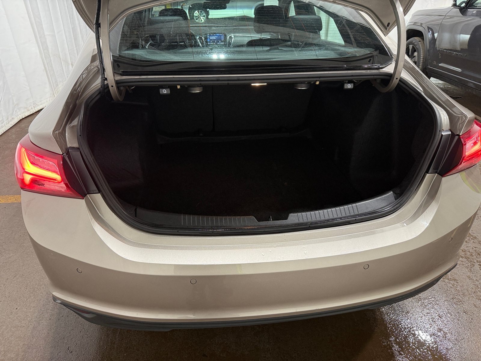 Thumbnail: 2024 Chevrolet Malibu - 6