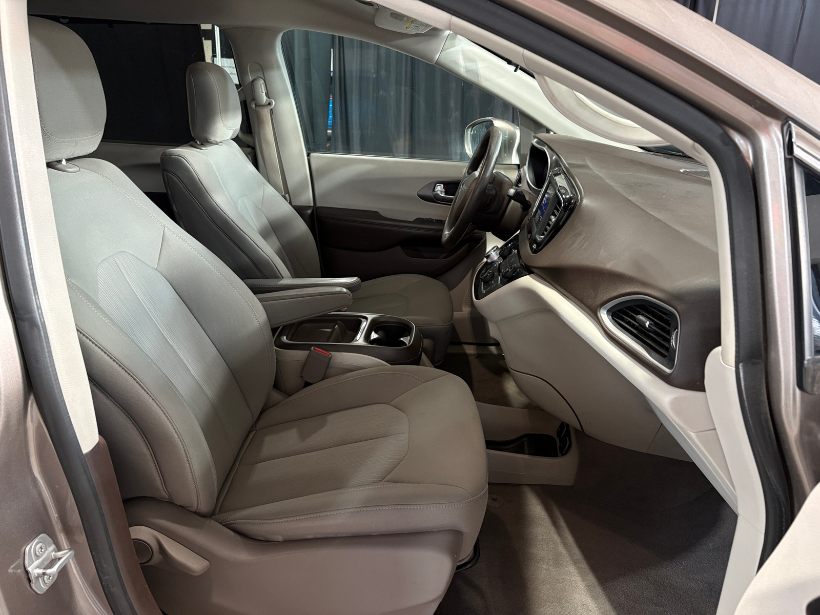 Thumbnail: 2018 Chrysler Pacifica - 2