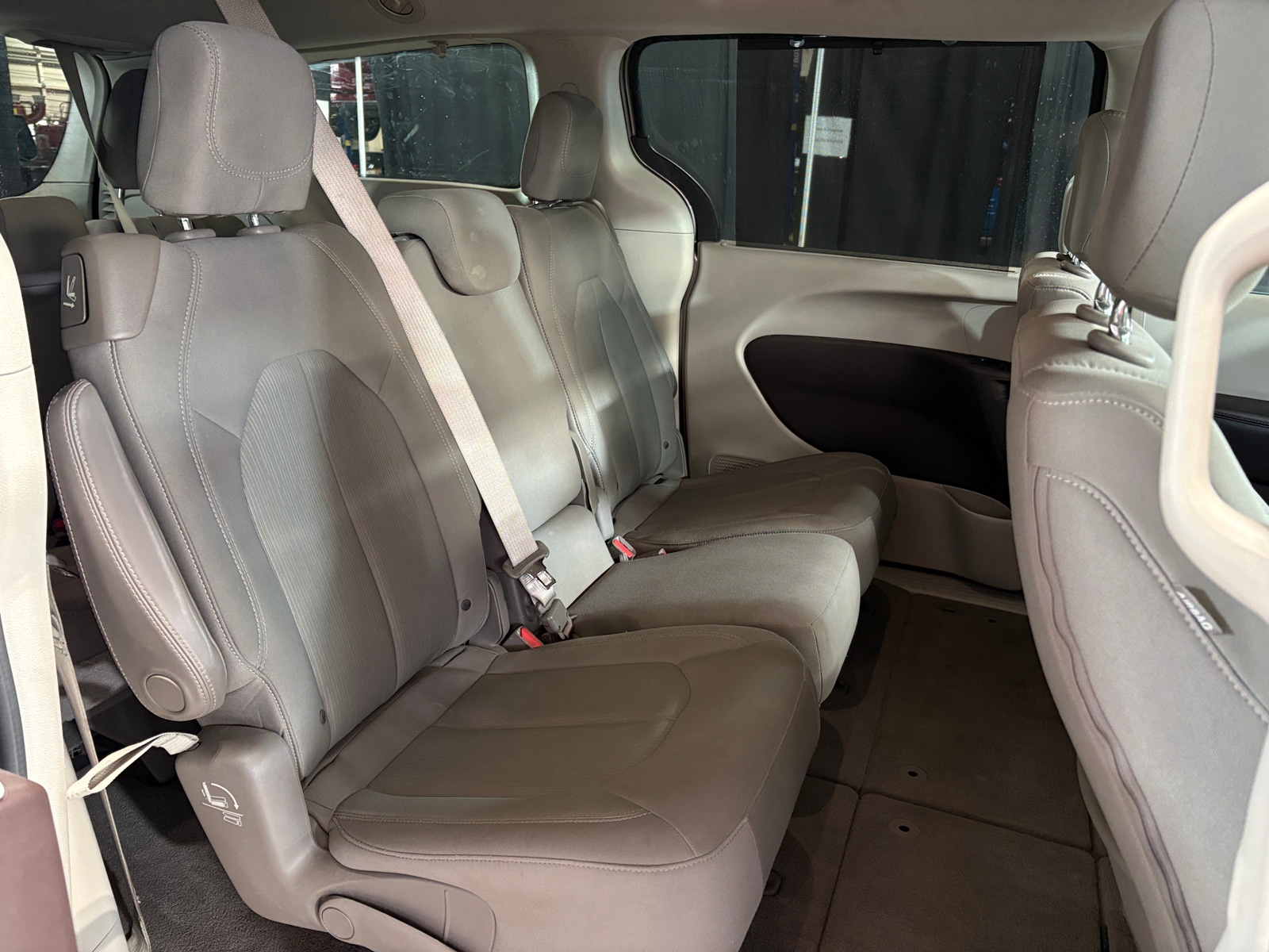 Thumbnail: 2018 Chrysler Pacifica - 6