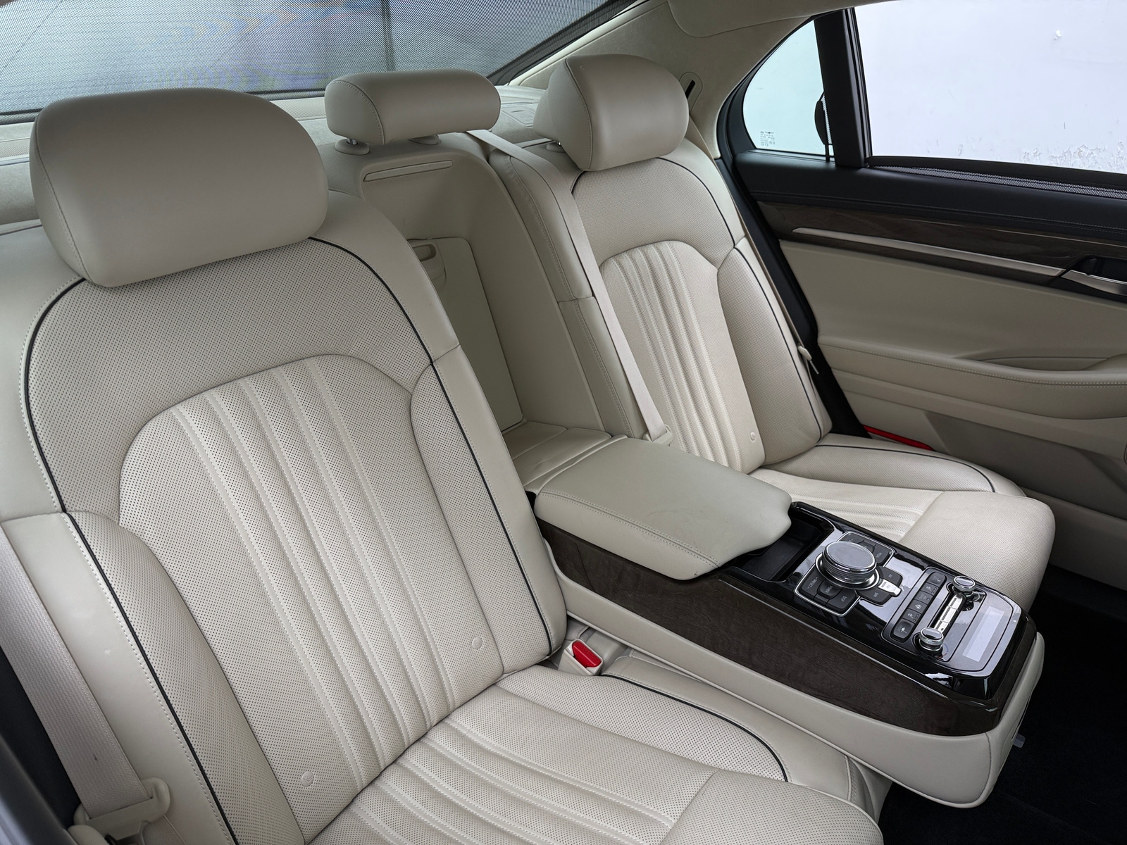 Thumbnail: 2018 Genesis G90 - 5