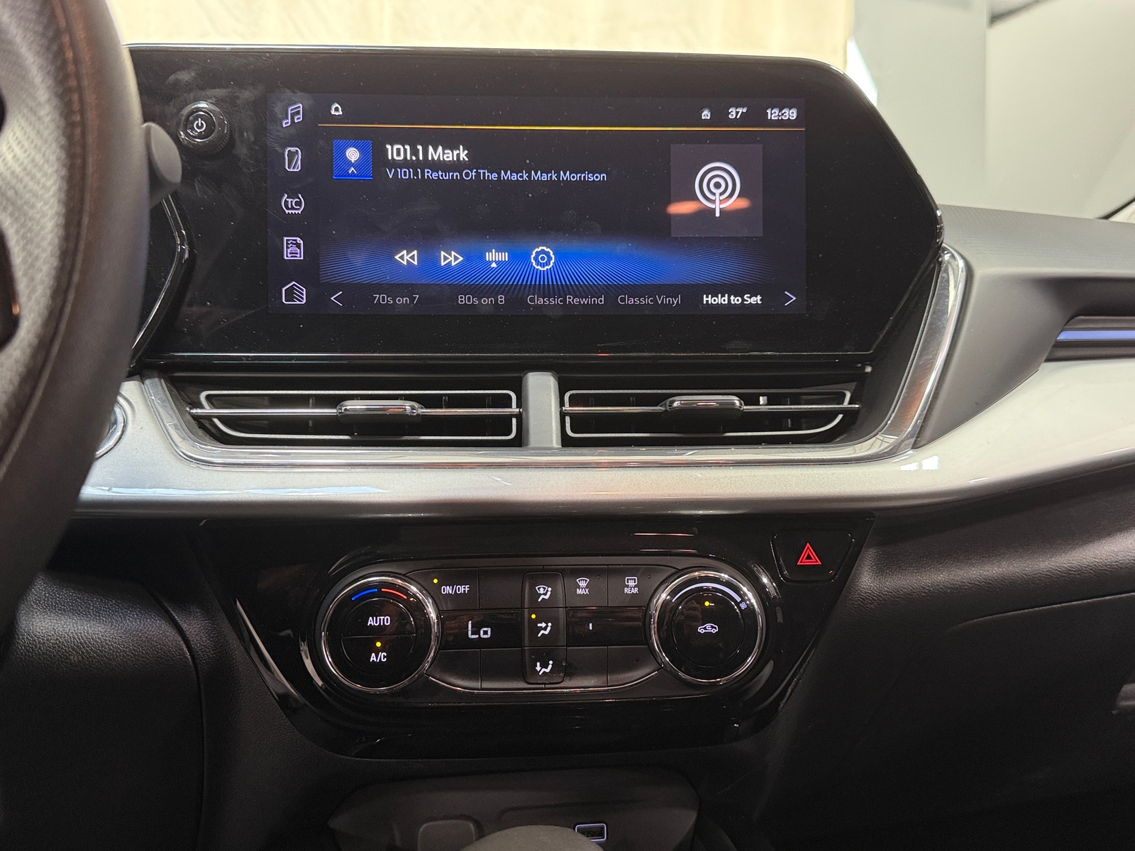 Thumbnail: 2025 Chevrolet Trax - 4