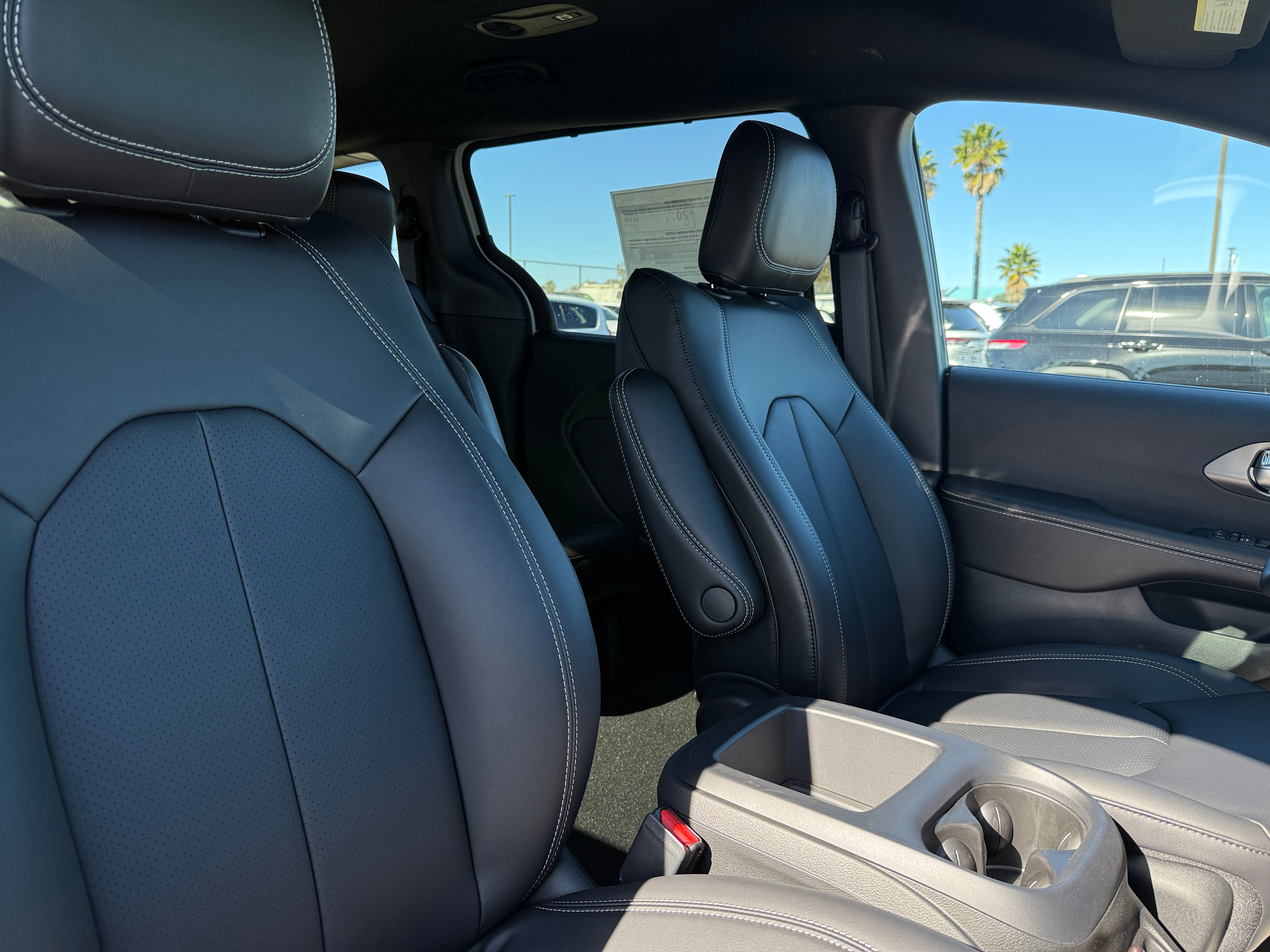 2026 Chrysler Pacifica Select AWD's photo