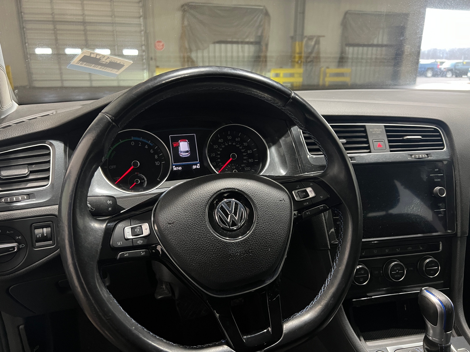 Thumbnail: 2019 Volkswagen e-Golf - 5