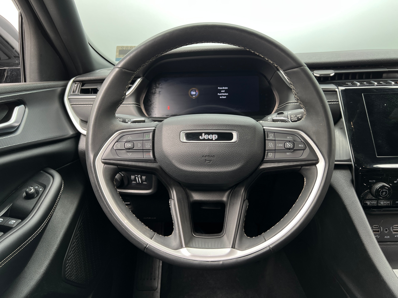 Thumbnail: 2023 Jeep Grand Cherokee L - 4