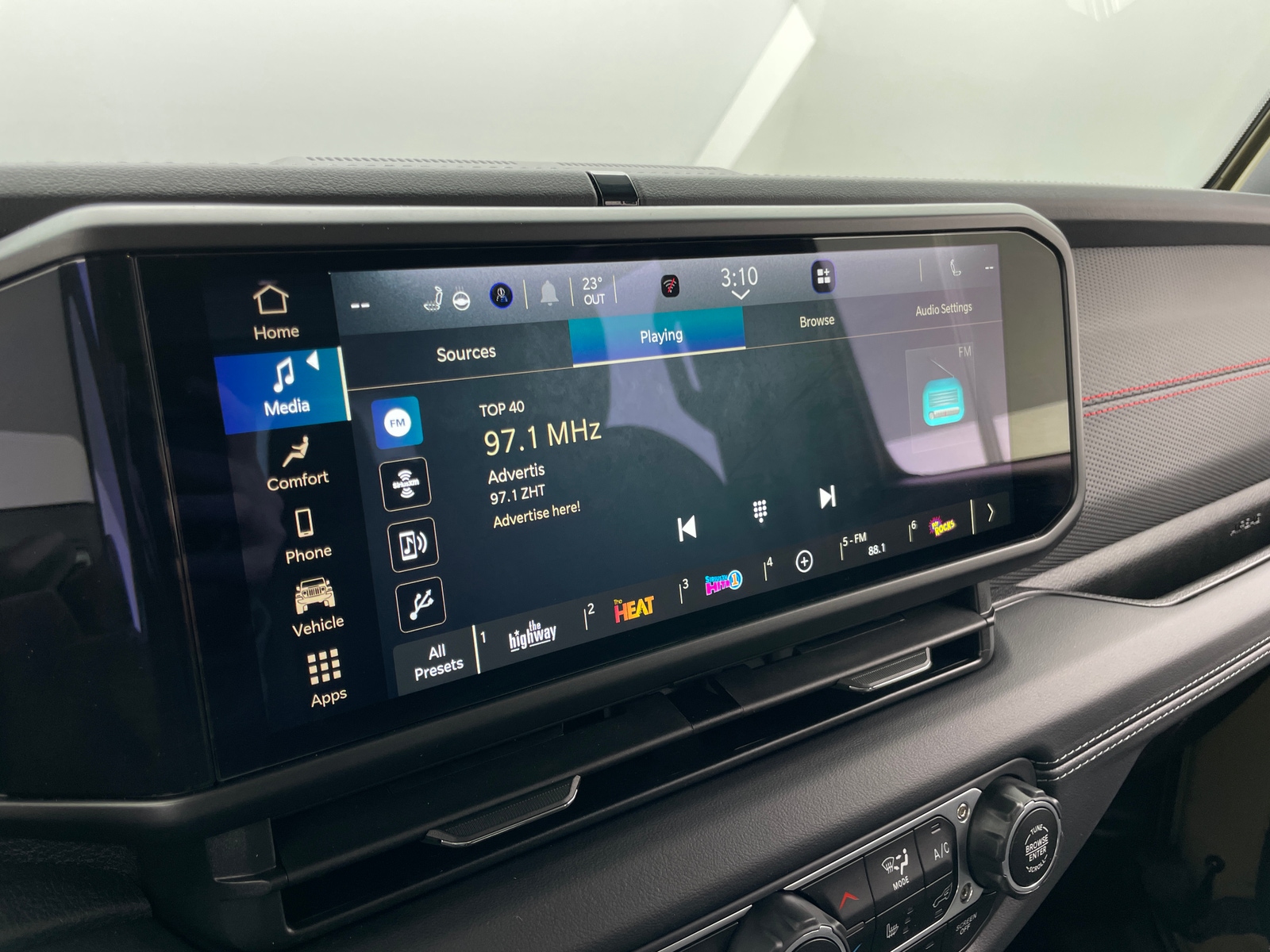 Thumbnail: 2025 Jeep Gladiator - 4