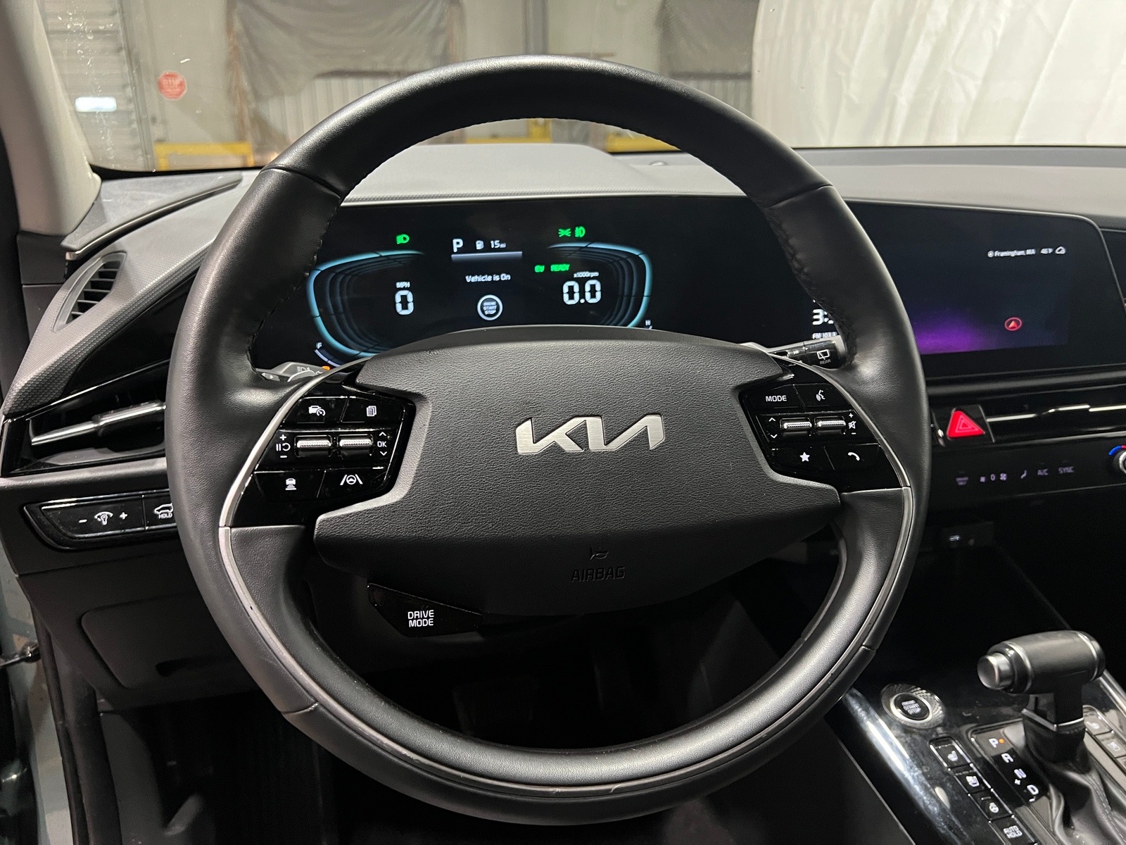 Thumbnail: 2023 Kia Niro - 4