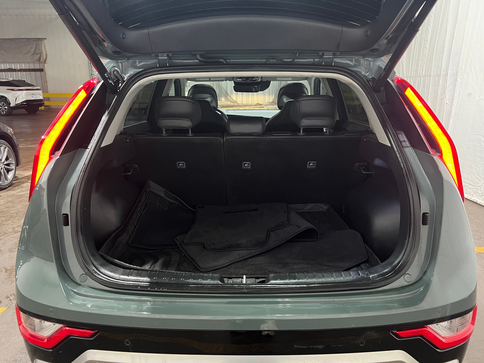 Thumbnail: 2023 Kia Niro - 6