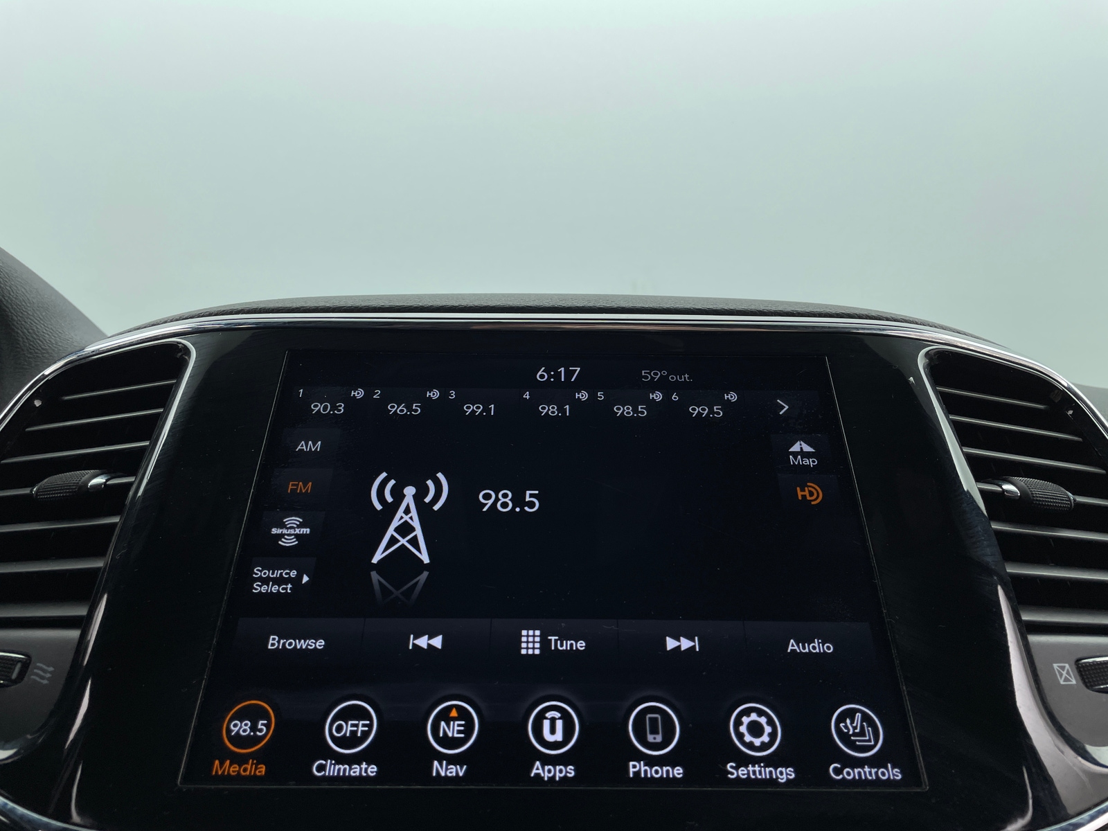 Thumbnail: 2020 Jeep Grand Cherokee - 3