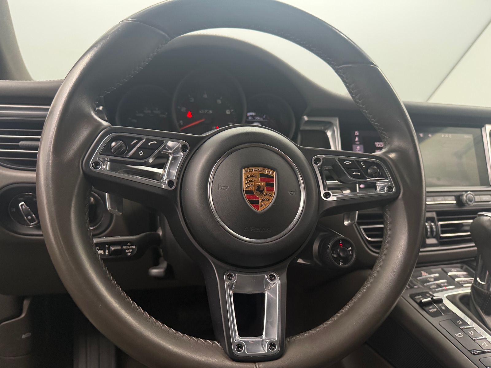 Thumbnail: 2021 Porsche Macan - 4