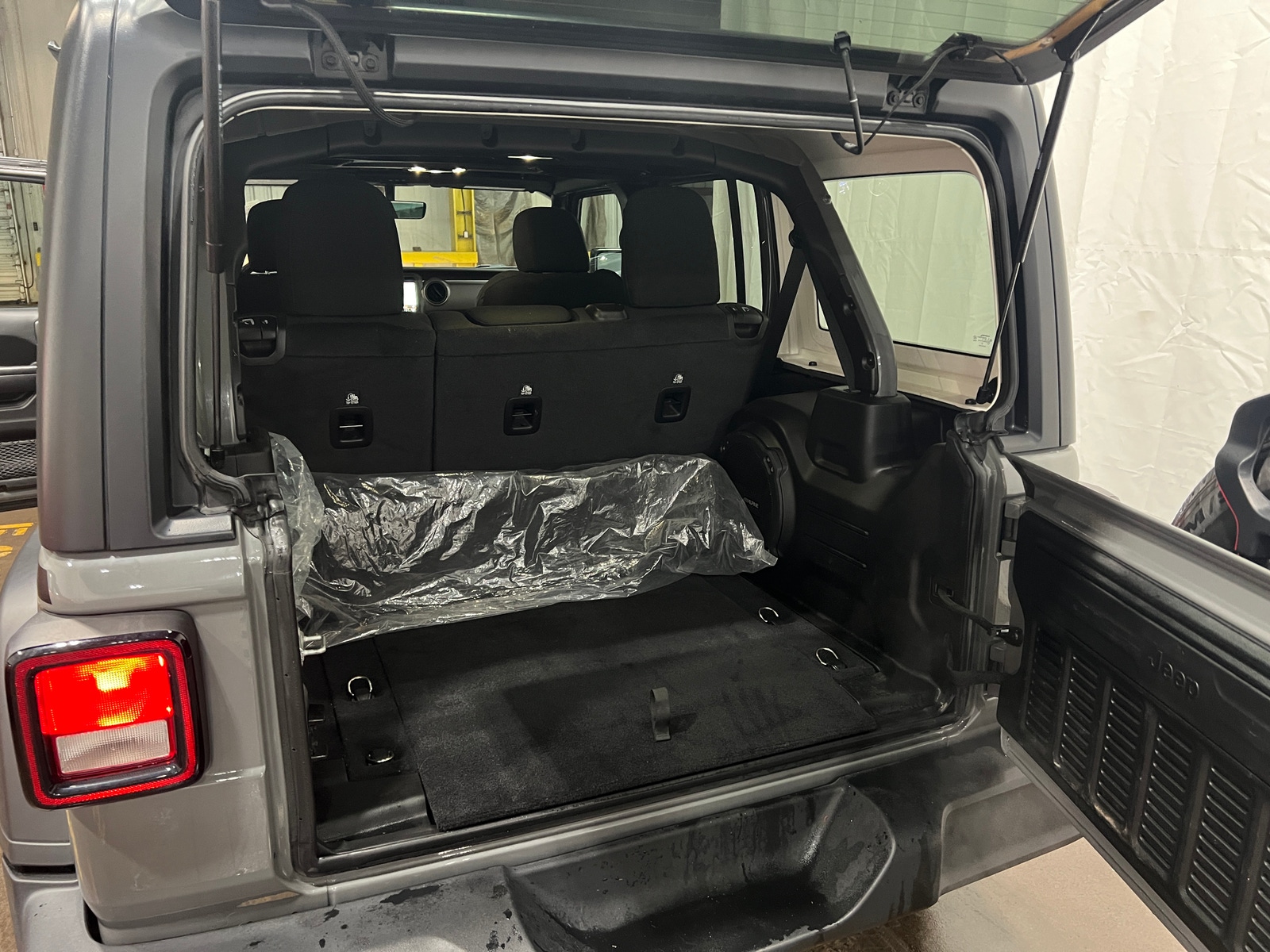 Thumbnail: 2021 Jeep Wrangler - 7